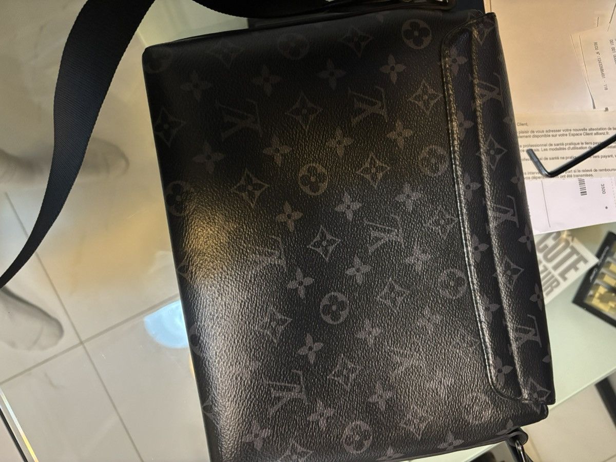 Louis Vuitton Louis vuitton district PM bag Size ONE SIZE - 3 Thumbnail