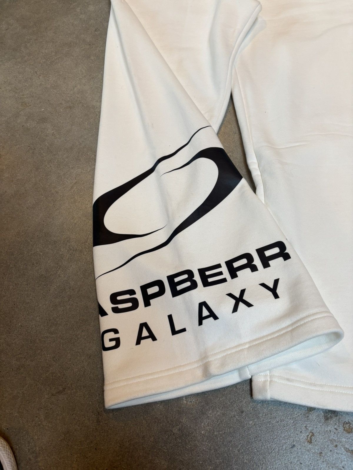 The GV Gallery GV Gallery Galaxy Sweats SAMPLE check pics Size US 32 / EU 48 - 2 Thumbnail