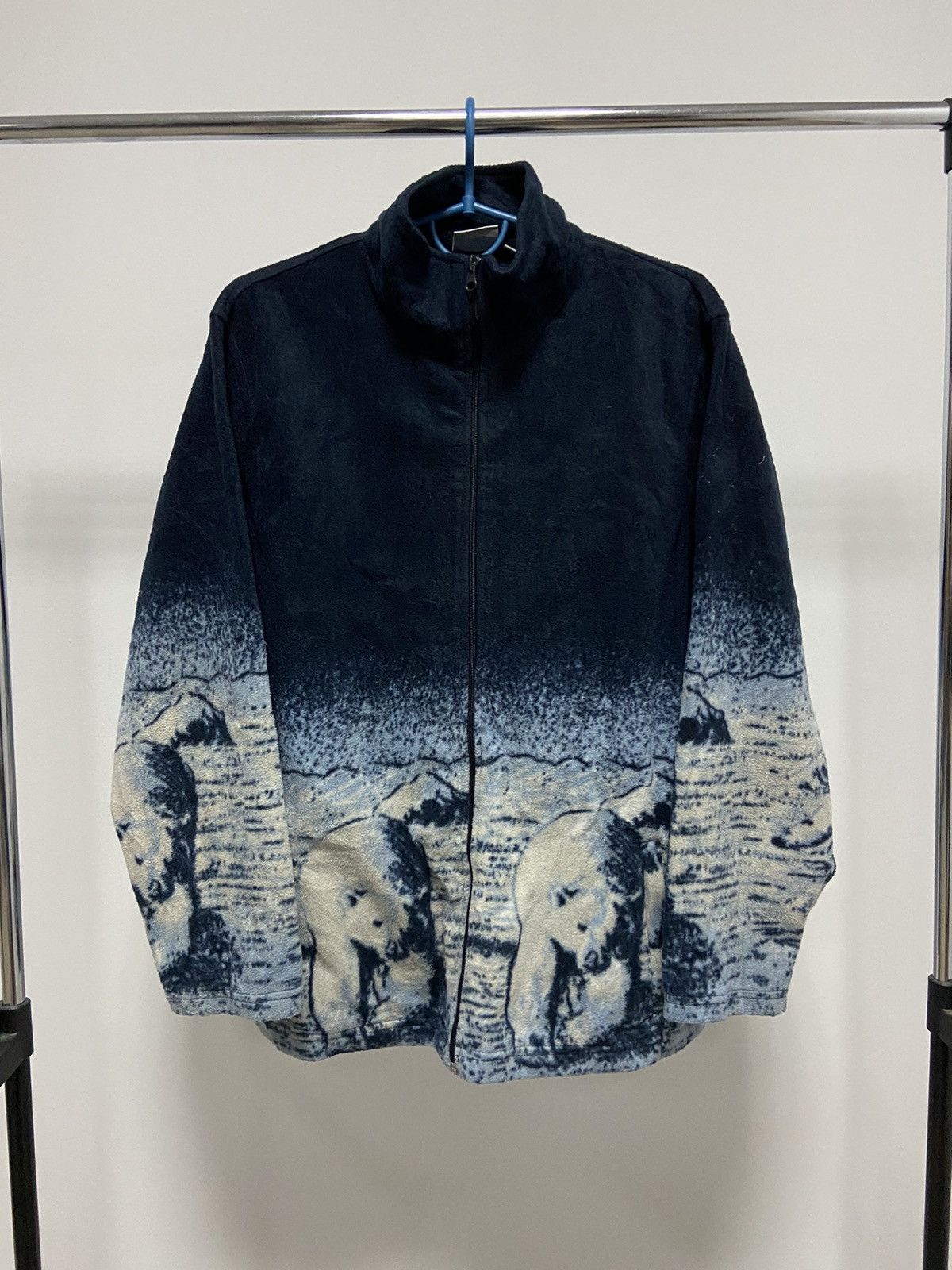 Japanese Brand × Vintage Bear White 🐻‍❄️🐻 Fleece Jacket Warm Vintage Zip Overprint Size US XL / EU 56 / 4 - 1 Thumbnail