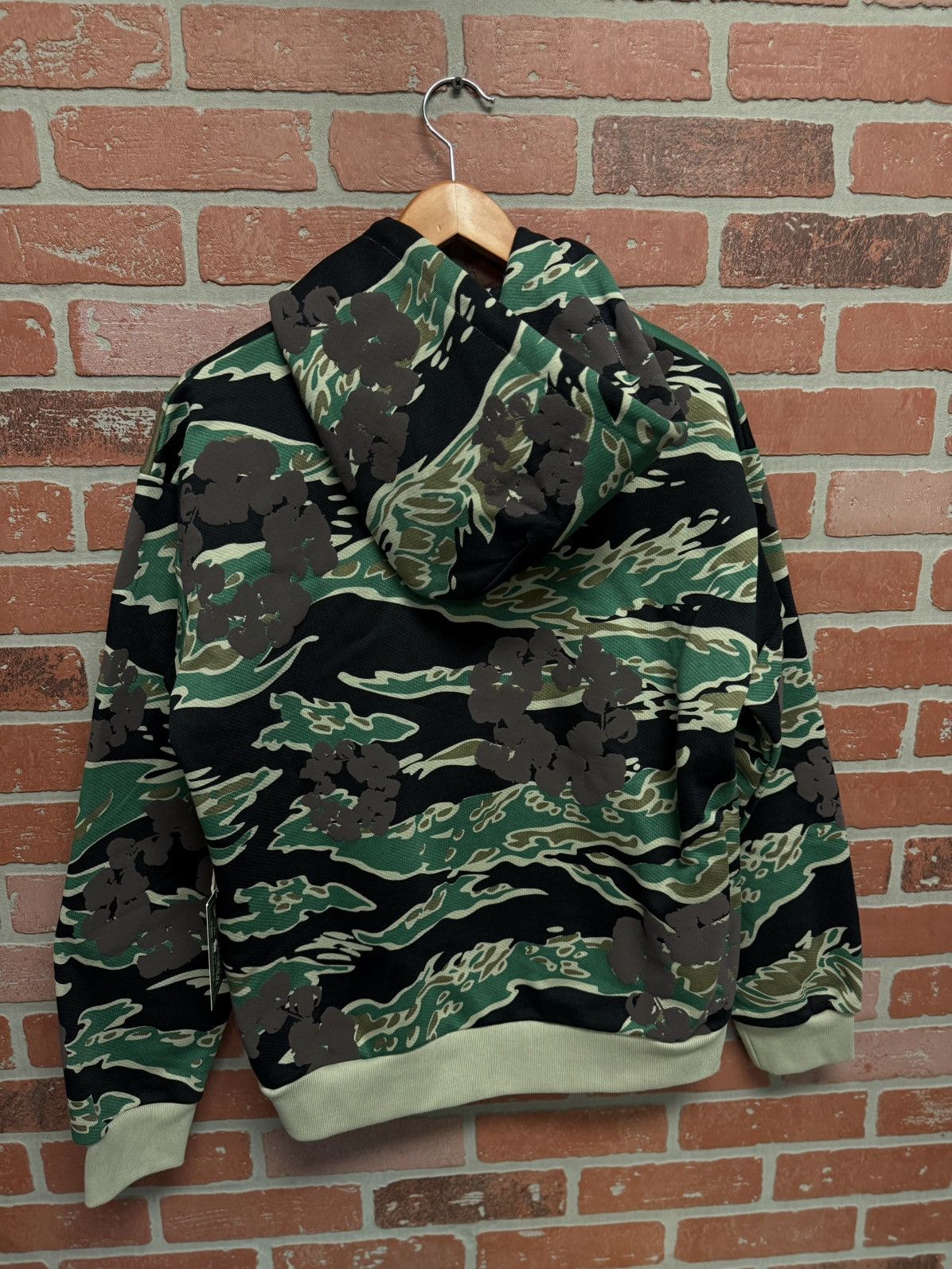 DENIM TEARS Denim Tears Green Camo Cotton Wreath Zip Up Size Small Size US S / EU 44-46 / 1 - 4 Thumbnail
