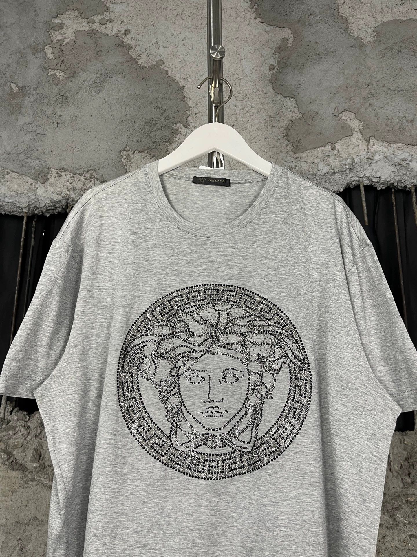 Versace Versace Crystal-Embellished Short Sleeve Tee L 99 New Size US L / EU 52-54 / 3 - 3 Thumbnail