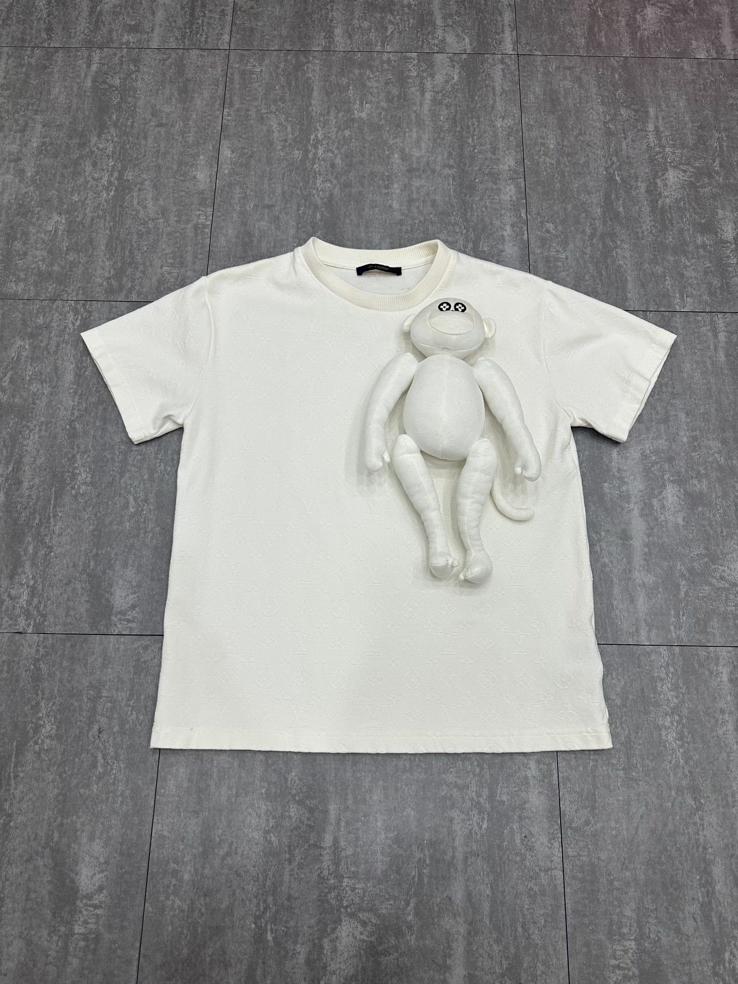 Louis Vuitton Louis Vuitton Collab White T-Shirt s Men Size US S / EU 44-46 / 1 - 1 Thumbnail