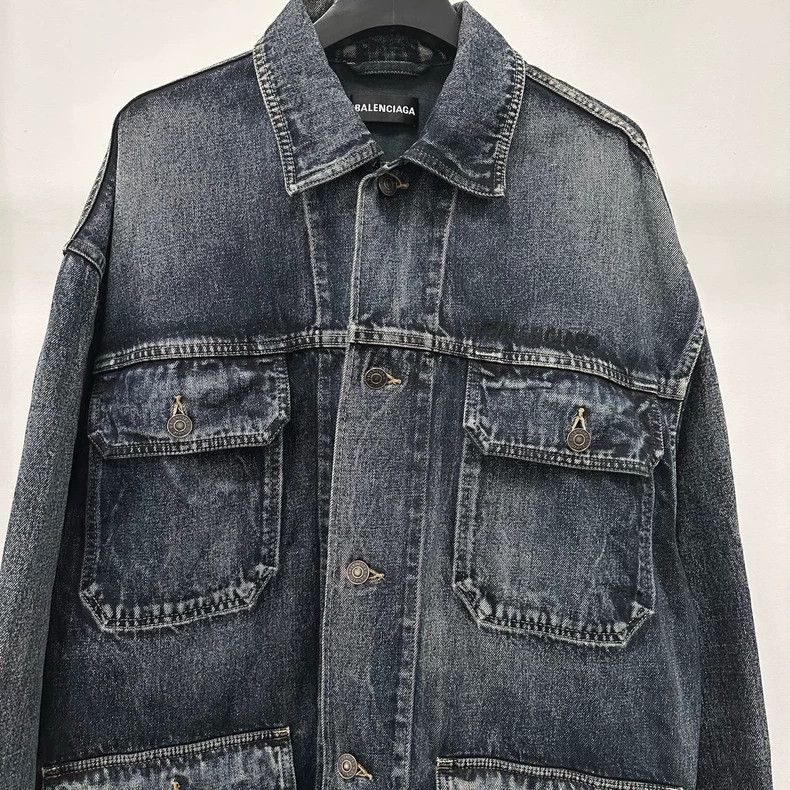 Balenciaga Balenciaga FW20 24/7 NEWS NEWS embroidered logo denim jacke Size US S / EU 44-46 / 1 - 5 Thumbnail