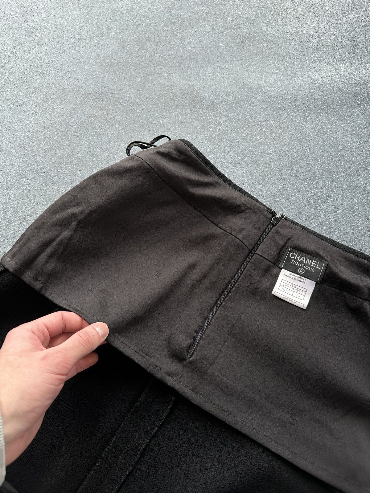 Chanel 1997 CHANEL Wool Silk Black Mini Skirt Size 38 / M Size 27" / US 4 / IT 40 - 4 Thumbnail