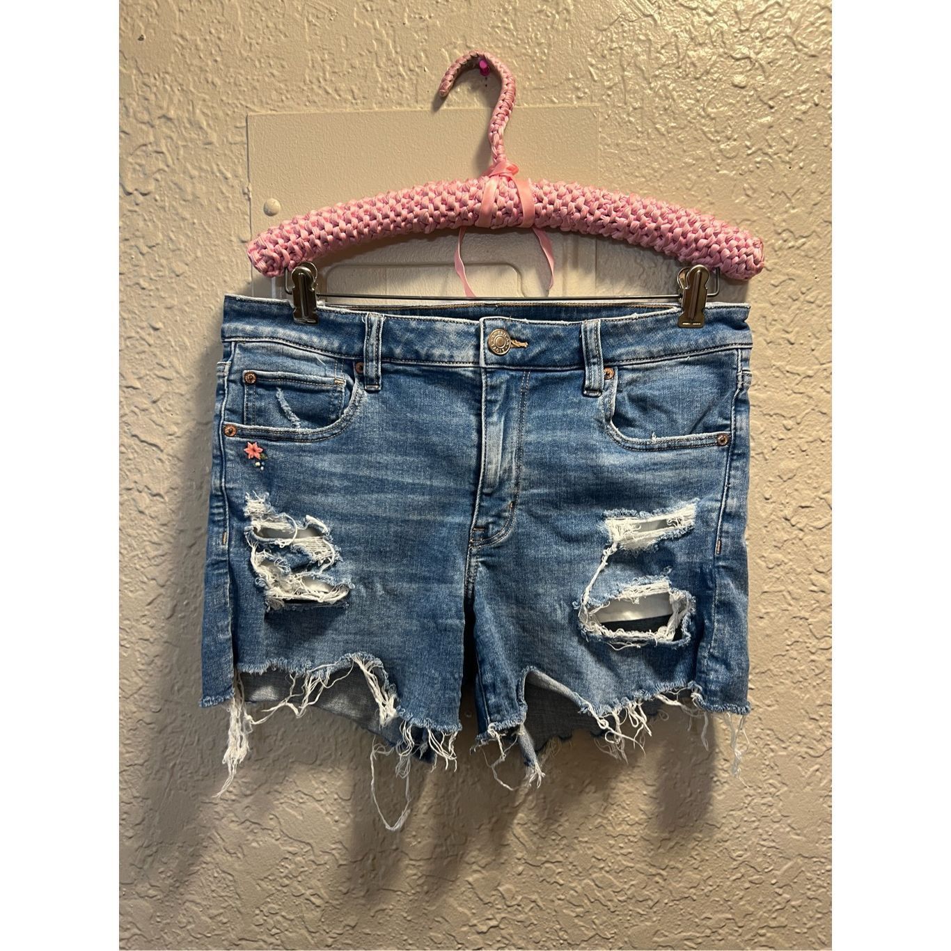 American Eagle Outfitters American Eagle Next Level Stretch Distressed Midi Shorts Wom Size 34" / US 12 / IT 48 - 1 Thumbnail