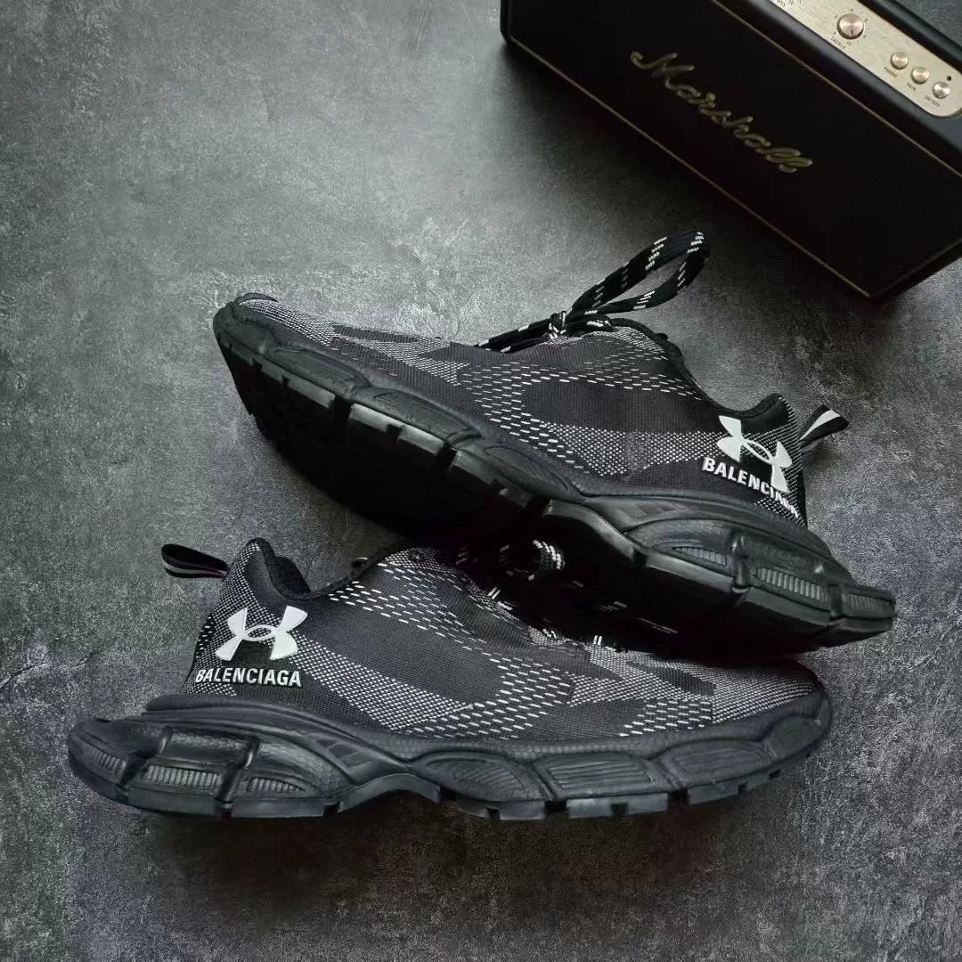 Balenciaga Balenciaga Collab Black Lowtop Sneakers XXXL Men Size US 10 / EU 43 - 1 Thumbnail