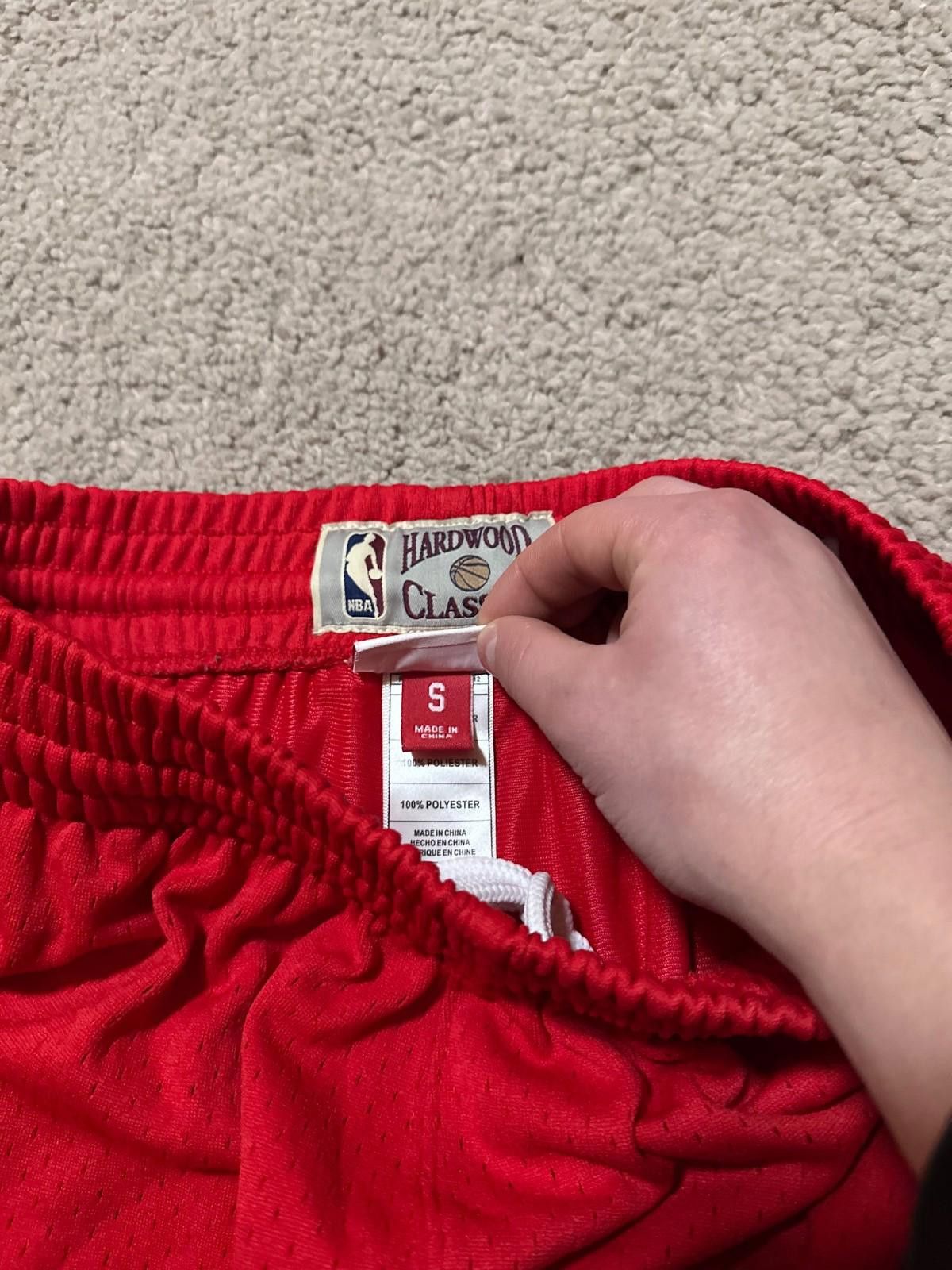 Mitchell & Ness NBA CHICAGO BULLS 1997/1998 BASKETBALL HOME SHORTS SIZE S Size US 30 / EU 46 - 7 Thumbnail