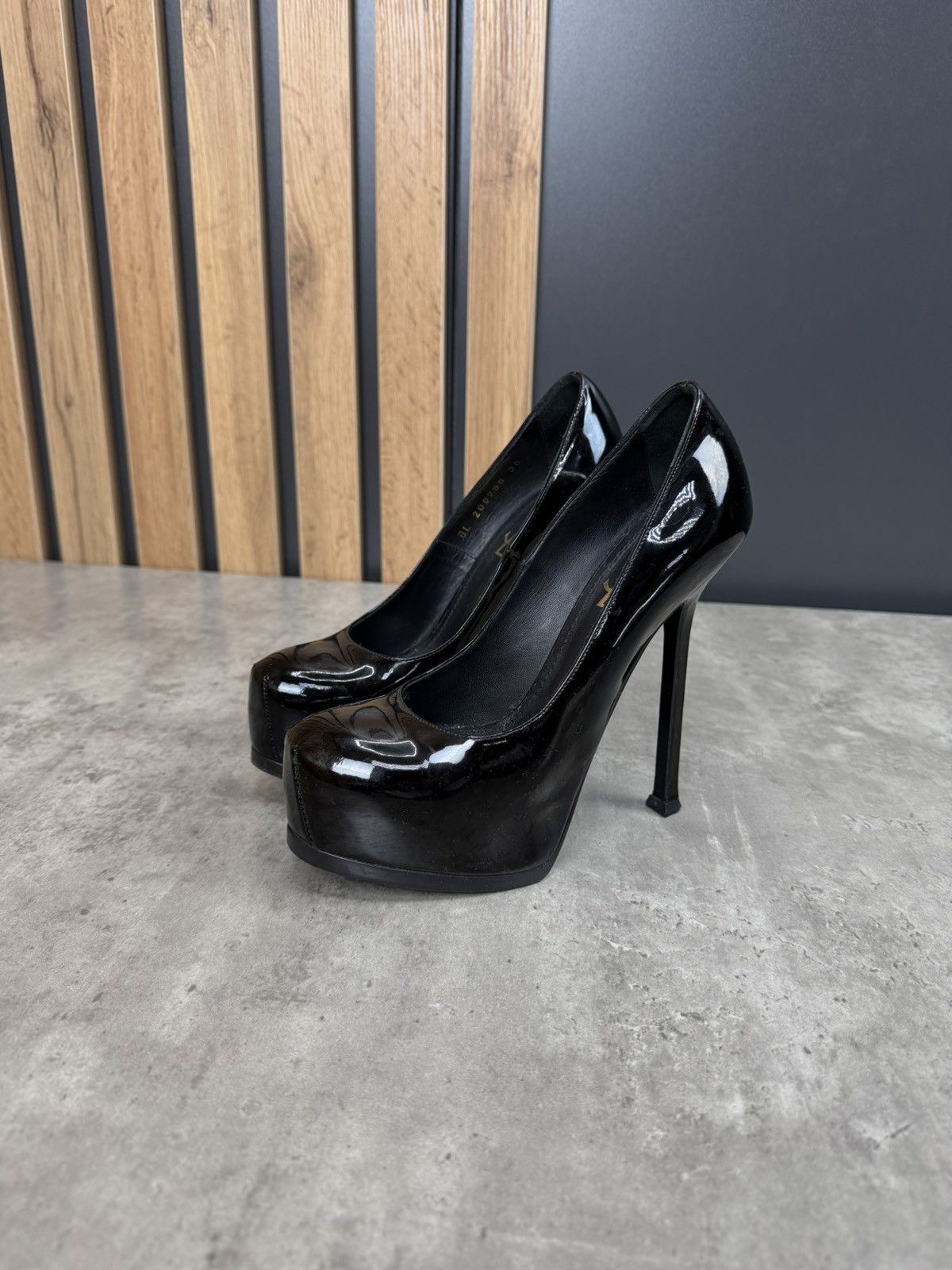 Yves Saint Laurent Yves Saint Laurent Black Patent Platform Heels Size 36 Size US 6 / IT 36 - 2 Thumbnail