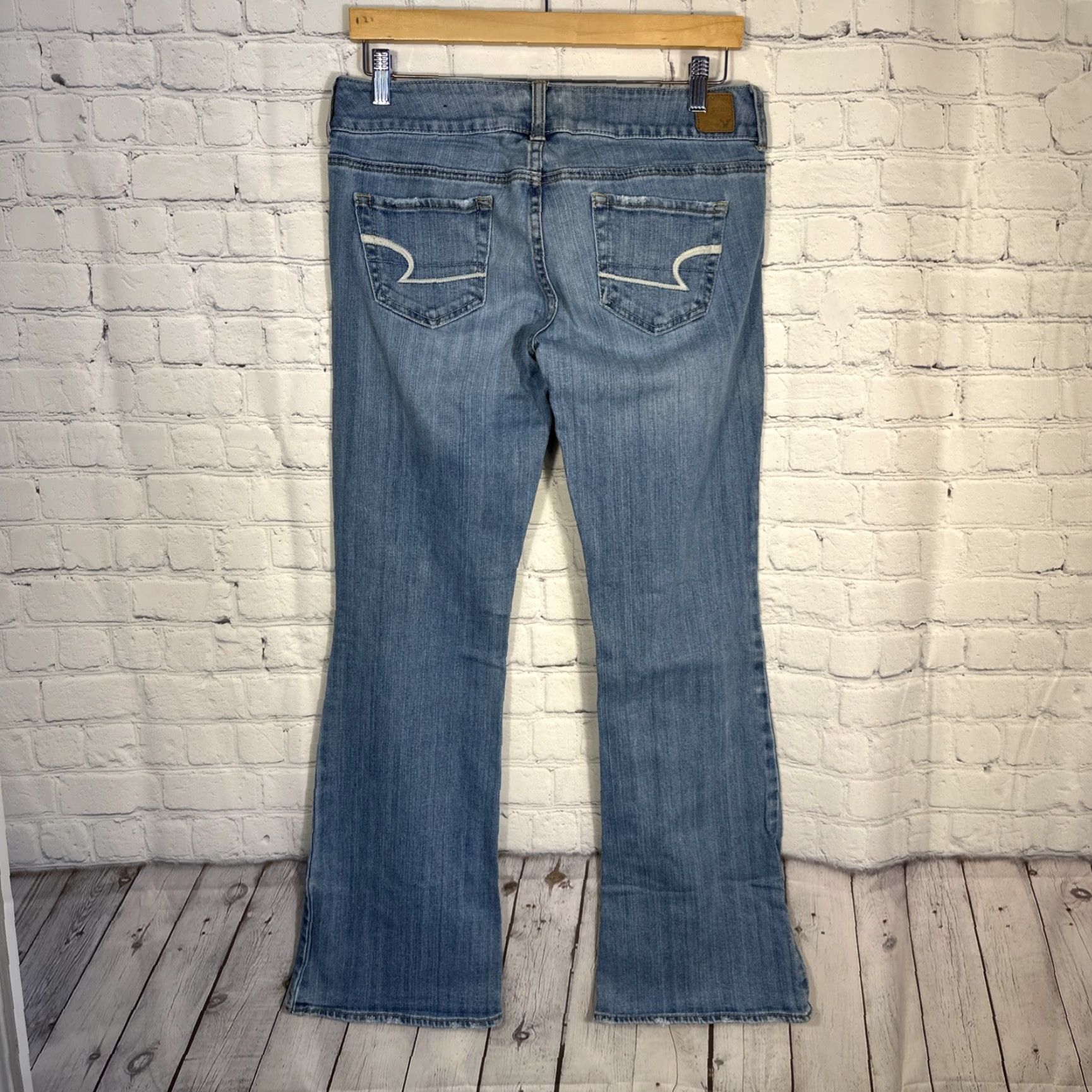 Vintage VINTAGE American Eagle ARTIST Jeans Womens 8 Low Rise Flare Light Wash Stretch 2010 Size 24" / US 00 / IT 34 - 6 Thumbnail
