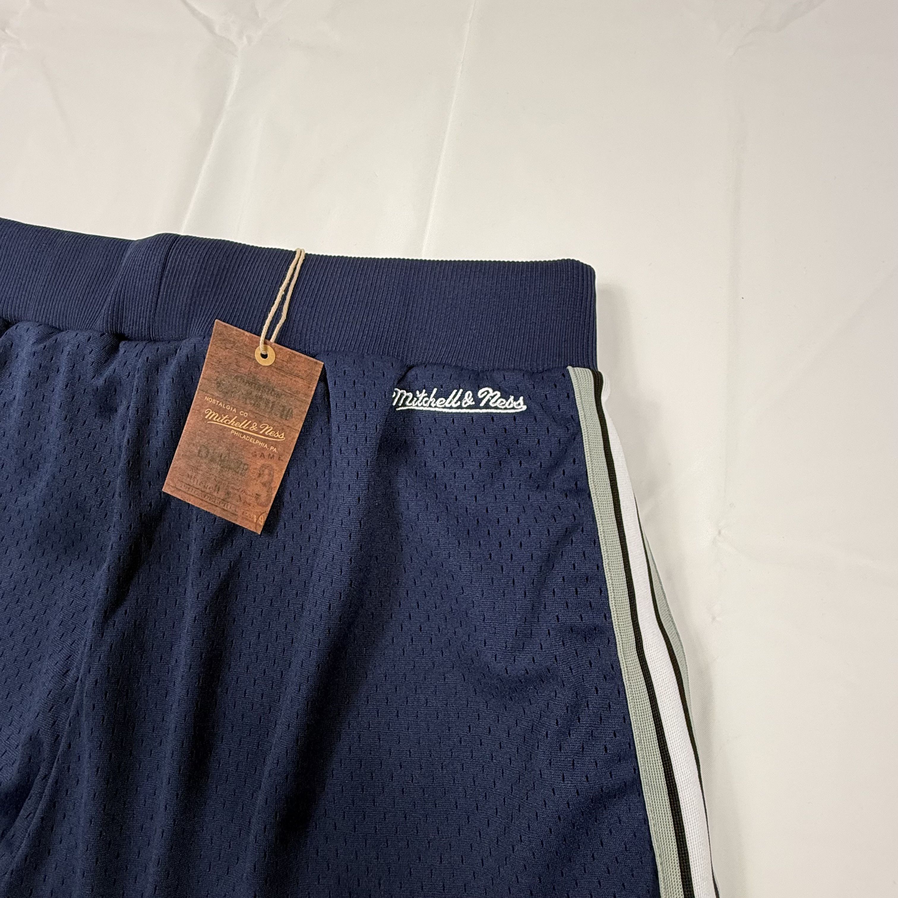 Mitchell & Ness Mitchell & Ness Mens XL Navy Blue Mesh Basketball Shorts Size US 40 / EU 56 - 9 Thumbnail