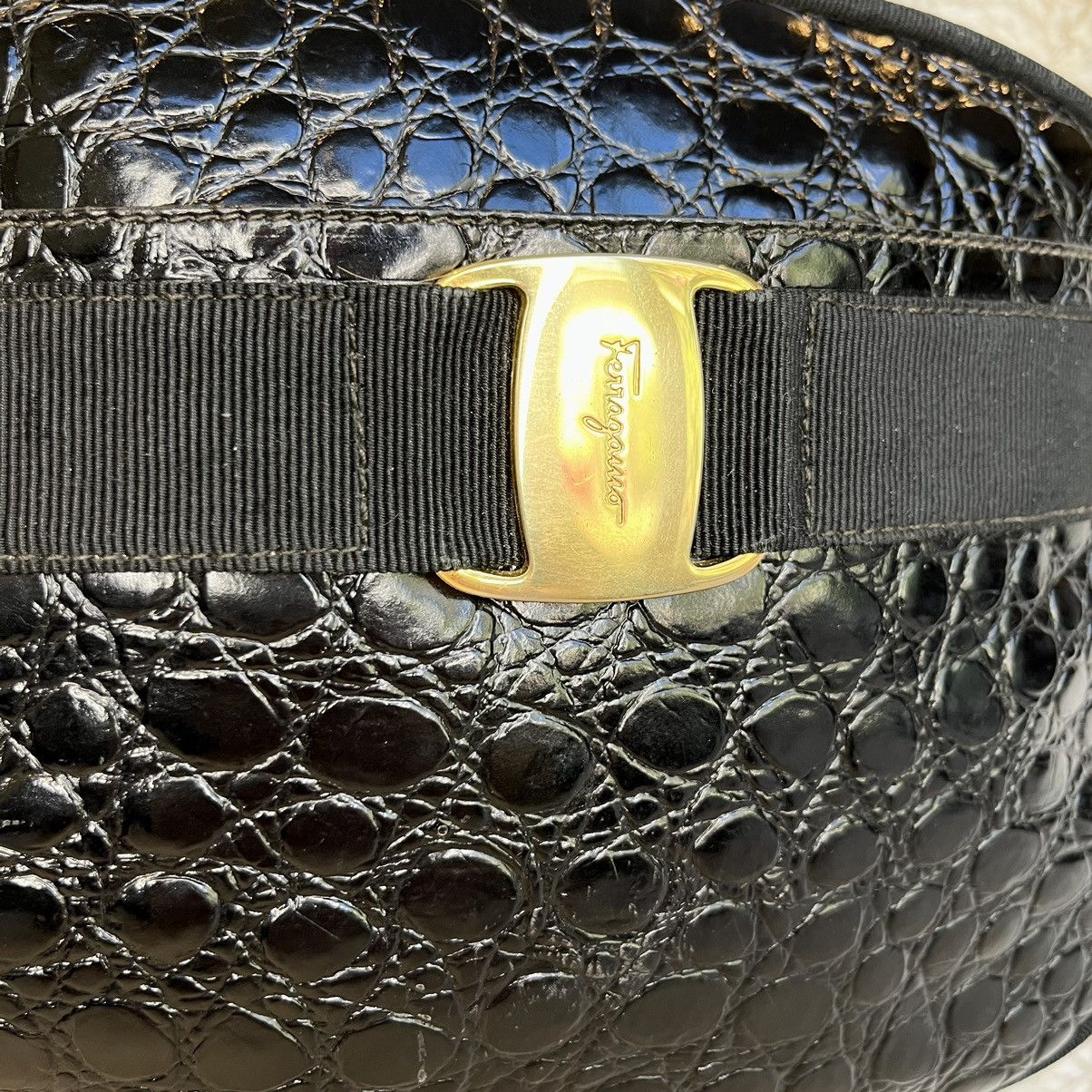 Salvatore Ferragamo Ferragamo Vala Black Croco Embossed Crossbody Bag Size ONE SIZE - 10 Thumbnail