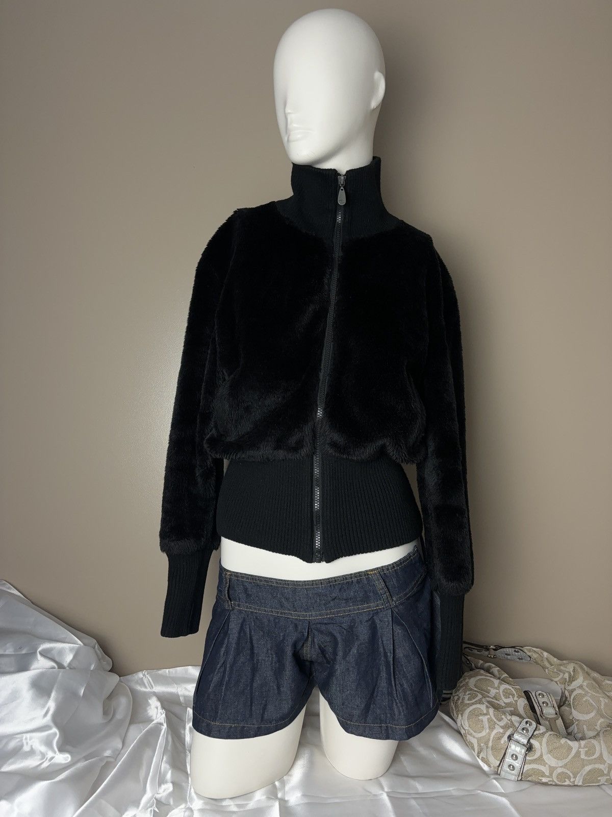 Vintage Cropped fluffy vintage faux fur jacket Size M / US 6-8 / IT 42-44 - 1 Thumbnail