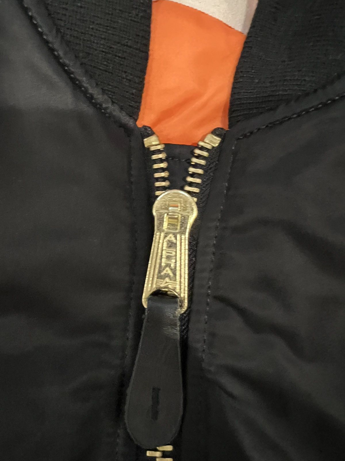 Yeezy ALPHA INDUSTRIES X KANYE WEST size M Size US M / EU 48-50 / 2 - 4 Thumbnail
