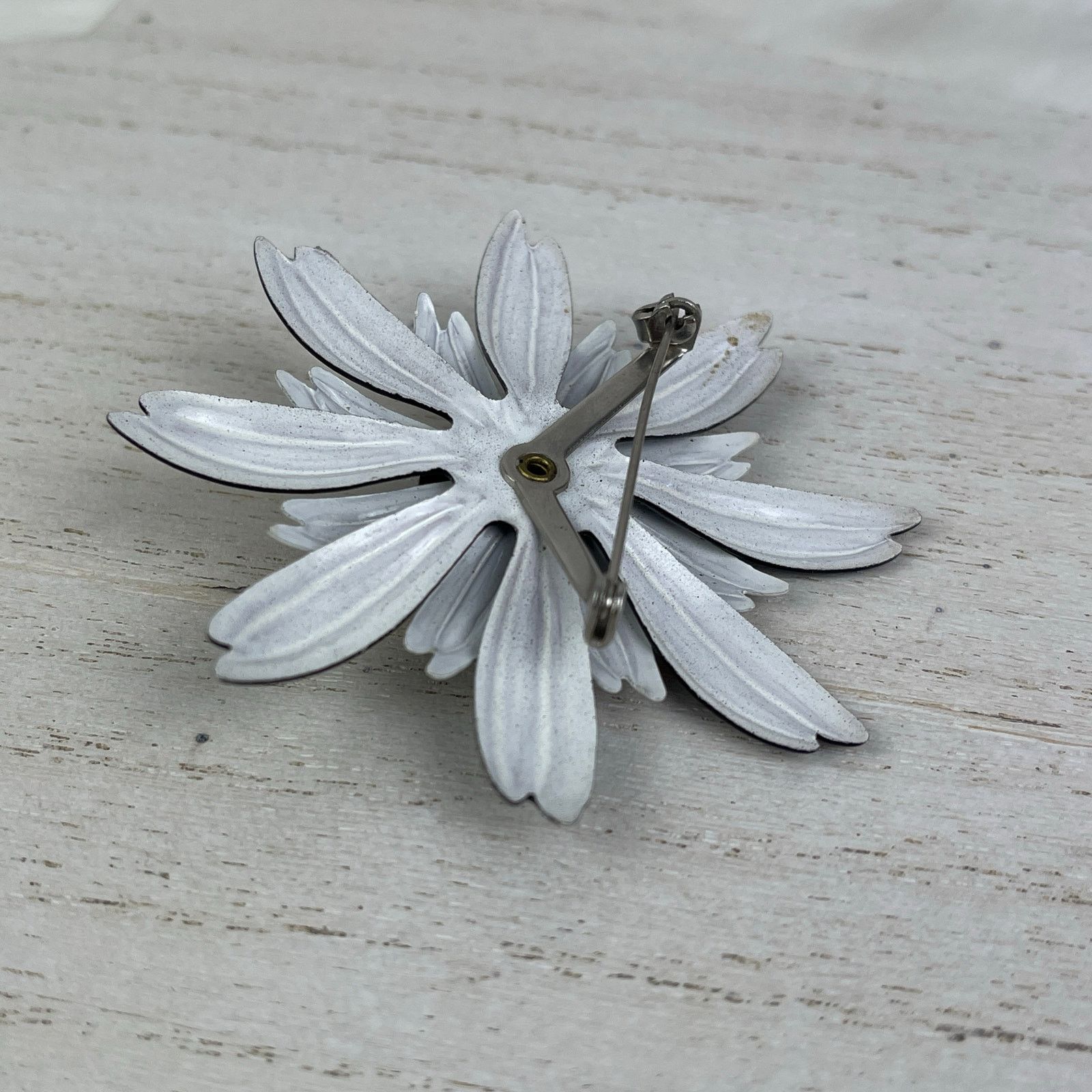 Vintage VTG 1960’s Black White Daisy Flower Brooch Pin Metal Enamel Size ONE SIZE - 13 Thumbnail