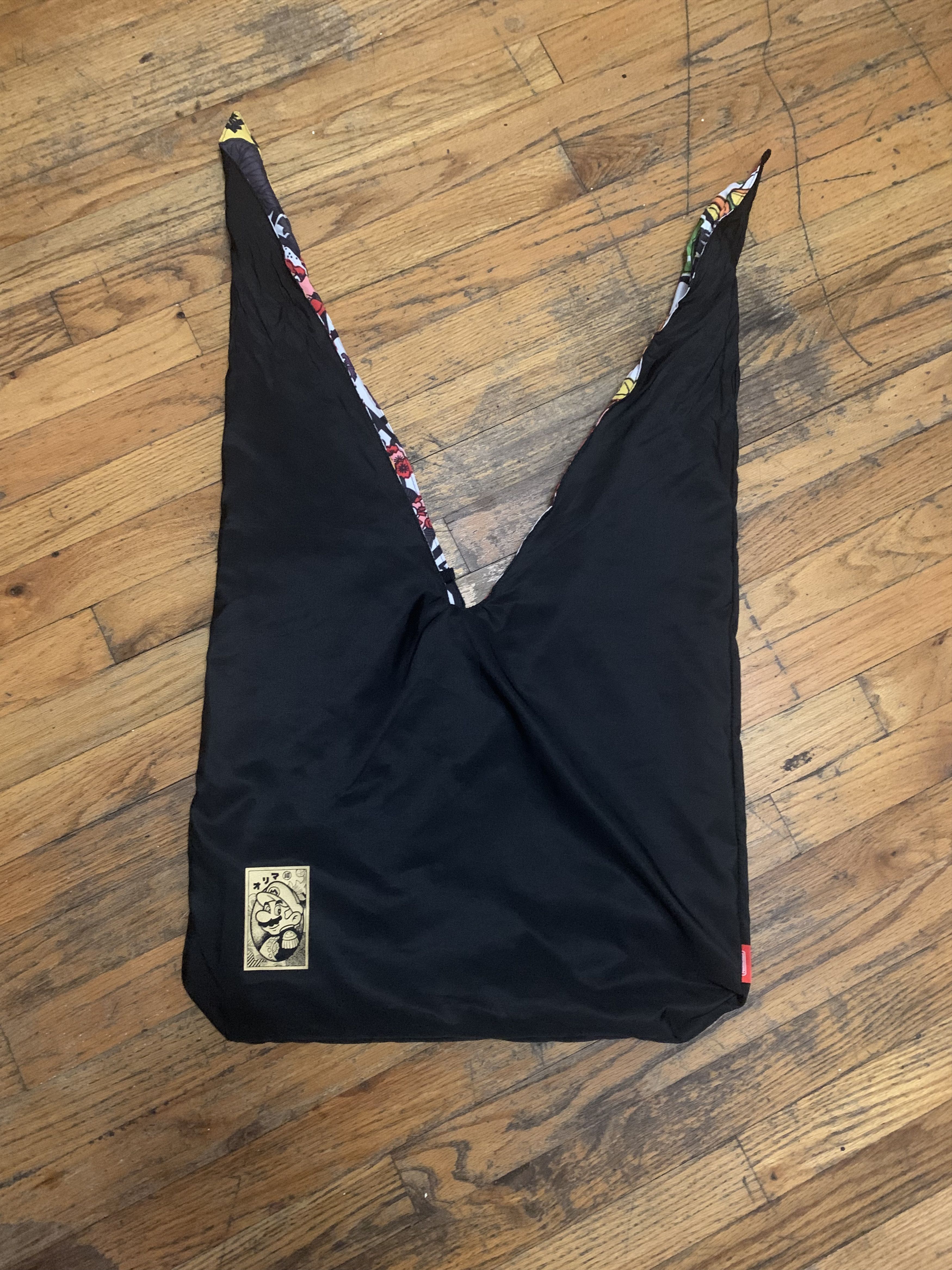 Nintendo MULTI REVERSIBLE NINTENDO Tie HoldAll Tote ⊛ New w/ Flaw Size ONE SIZE - 6 Thumbnail