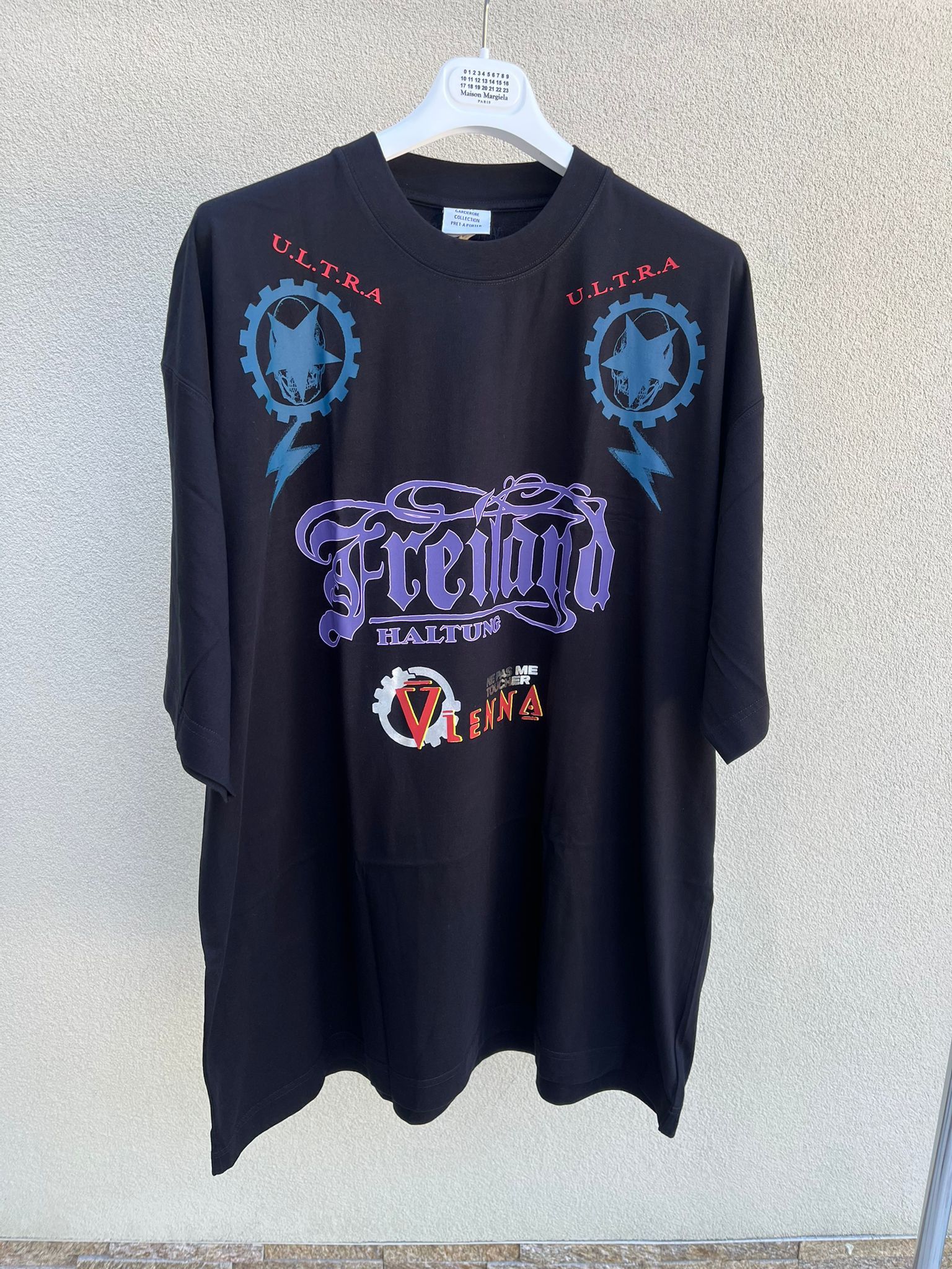 Vetements Maybe Mental T-Shirt in Black Size US XL / EU 56 / 4 - 4 Thumbnail