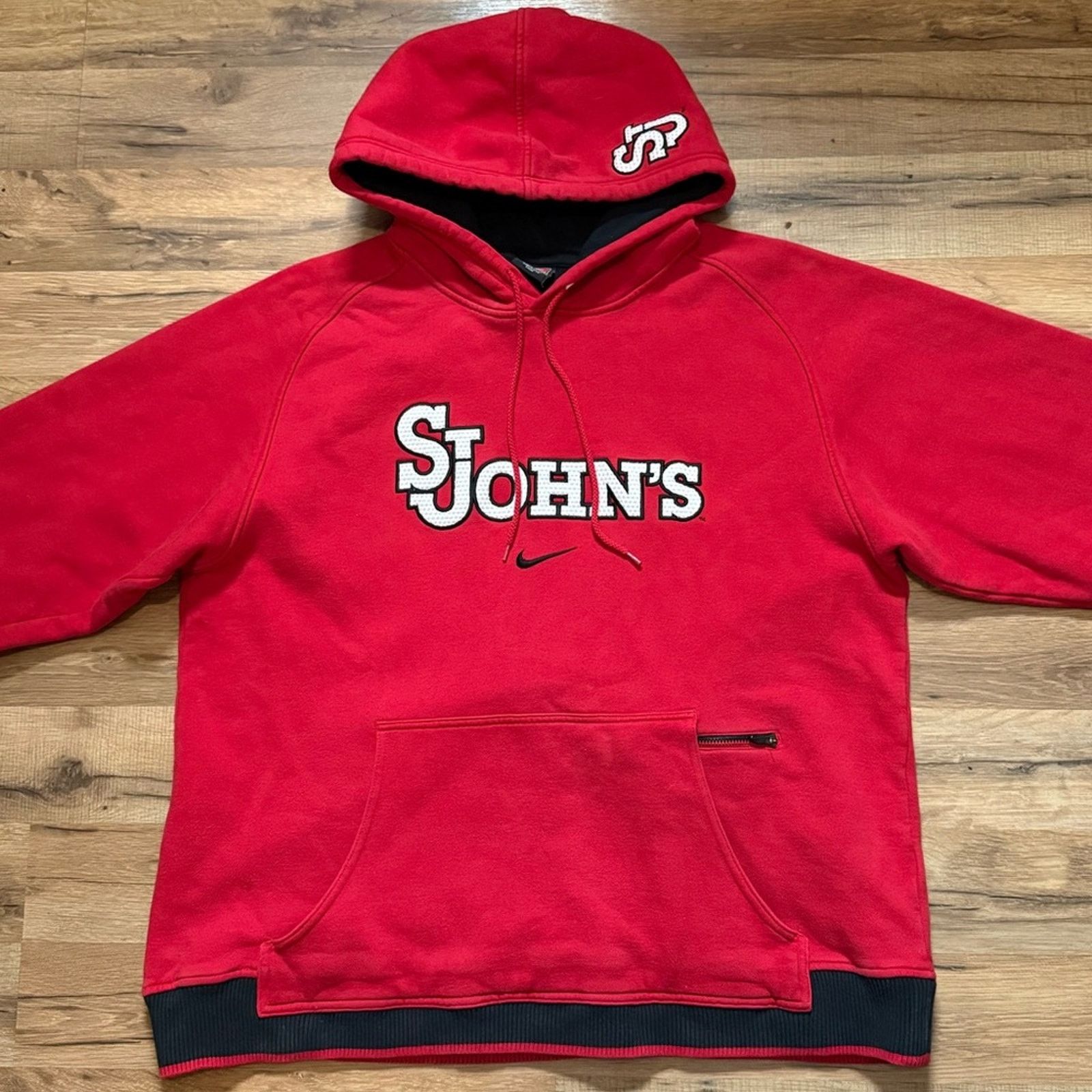 Nike 90s Nike Team St John’s Center Swoosh Hoodie Sweatshirt Size US M / EU 48-50 / 2 - 2 Thumbnail
