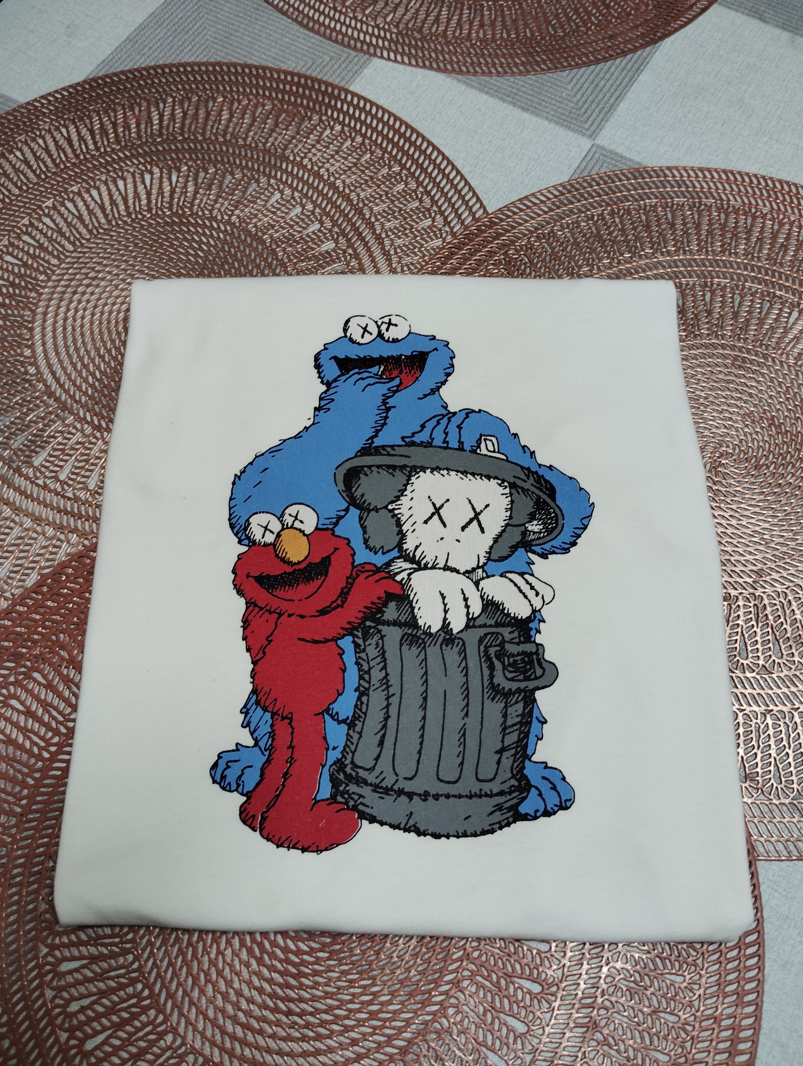 Cartoon Network SESAME STREET x KAWS WHITE T-SHIRT Size US M / EU 48-50 / 2 - 4 Thumbnail