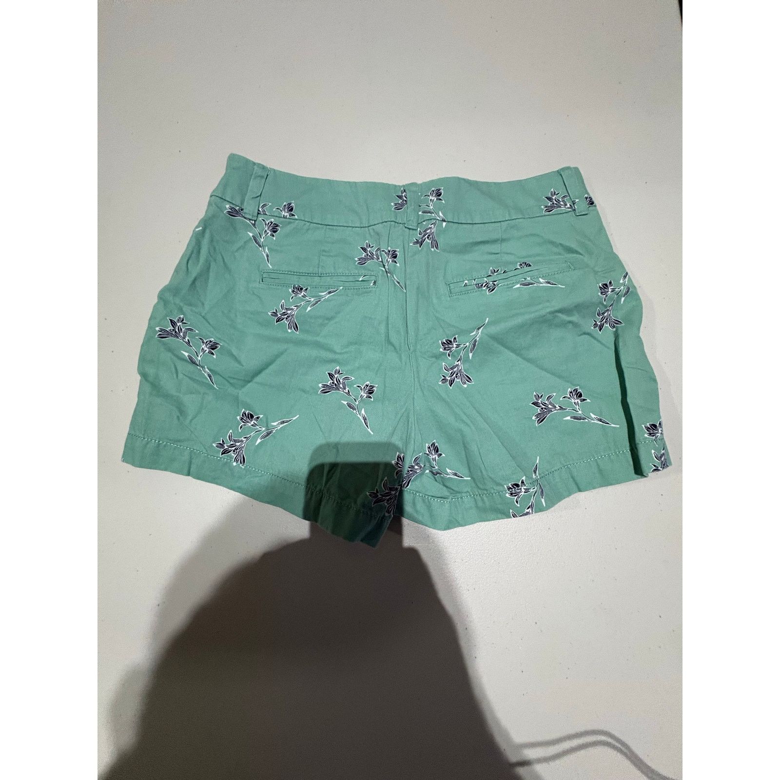 Loft LOFT Outlet Women’s Green Floral Shorts Size 4 Casual Size 27" / US 4 / IT 40 - 4 Thumbnail