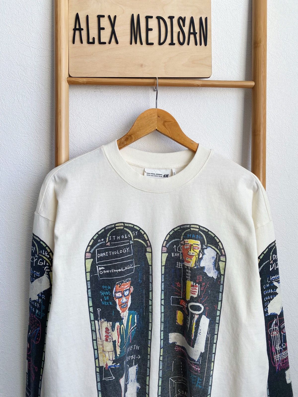 H&M × Jean-Michel Basquiat × Who Decides War WHO DECIDES WAR x BASQUIAT x H&M LONG SLEEVE RELAXED T-SHIRT Size US S / EU 44-46 / 1 - 3 Thumbnail
