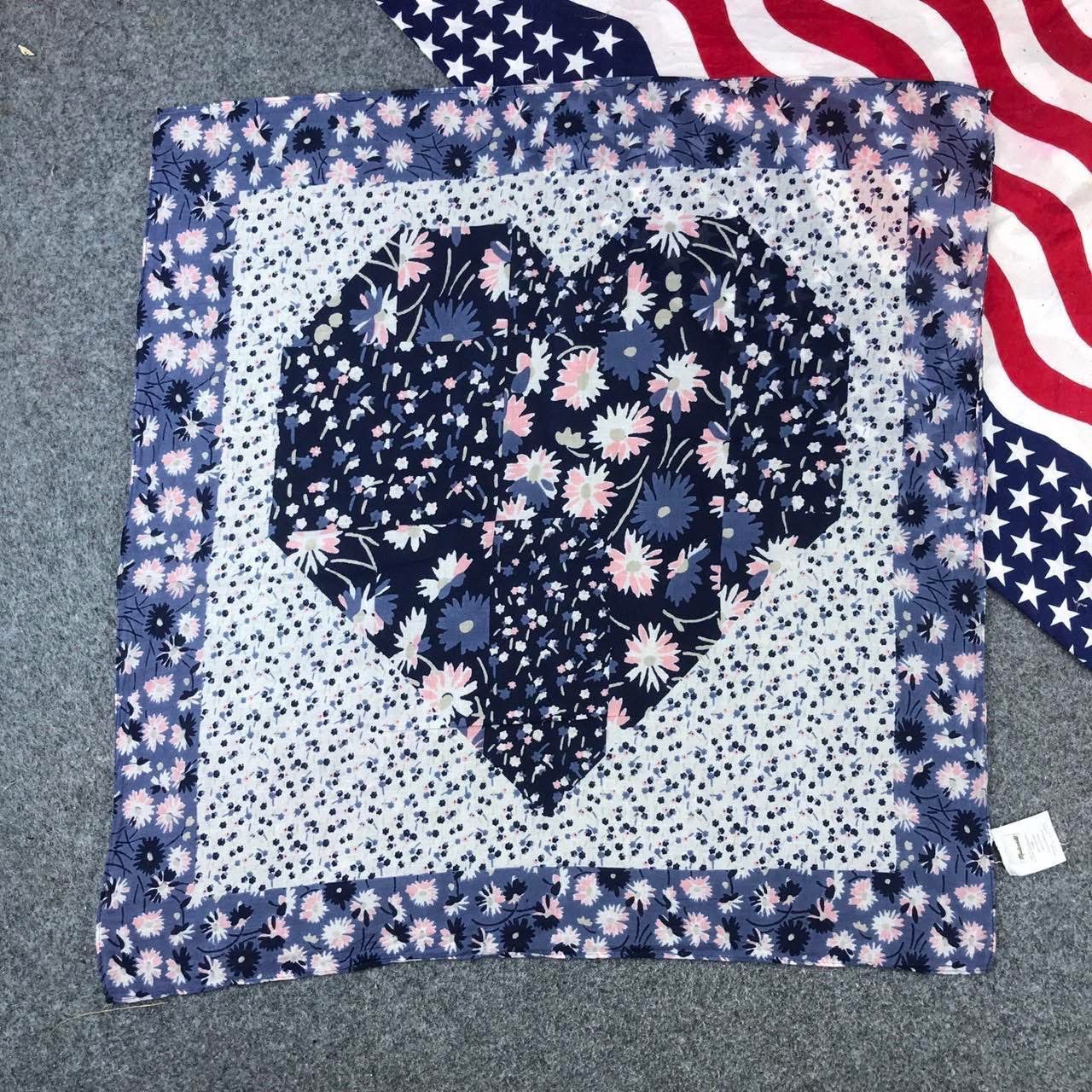 Madewell Madewell Organic Cotton Bandana Scarf Heart Size ONE SIZE - 1 Preview