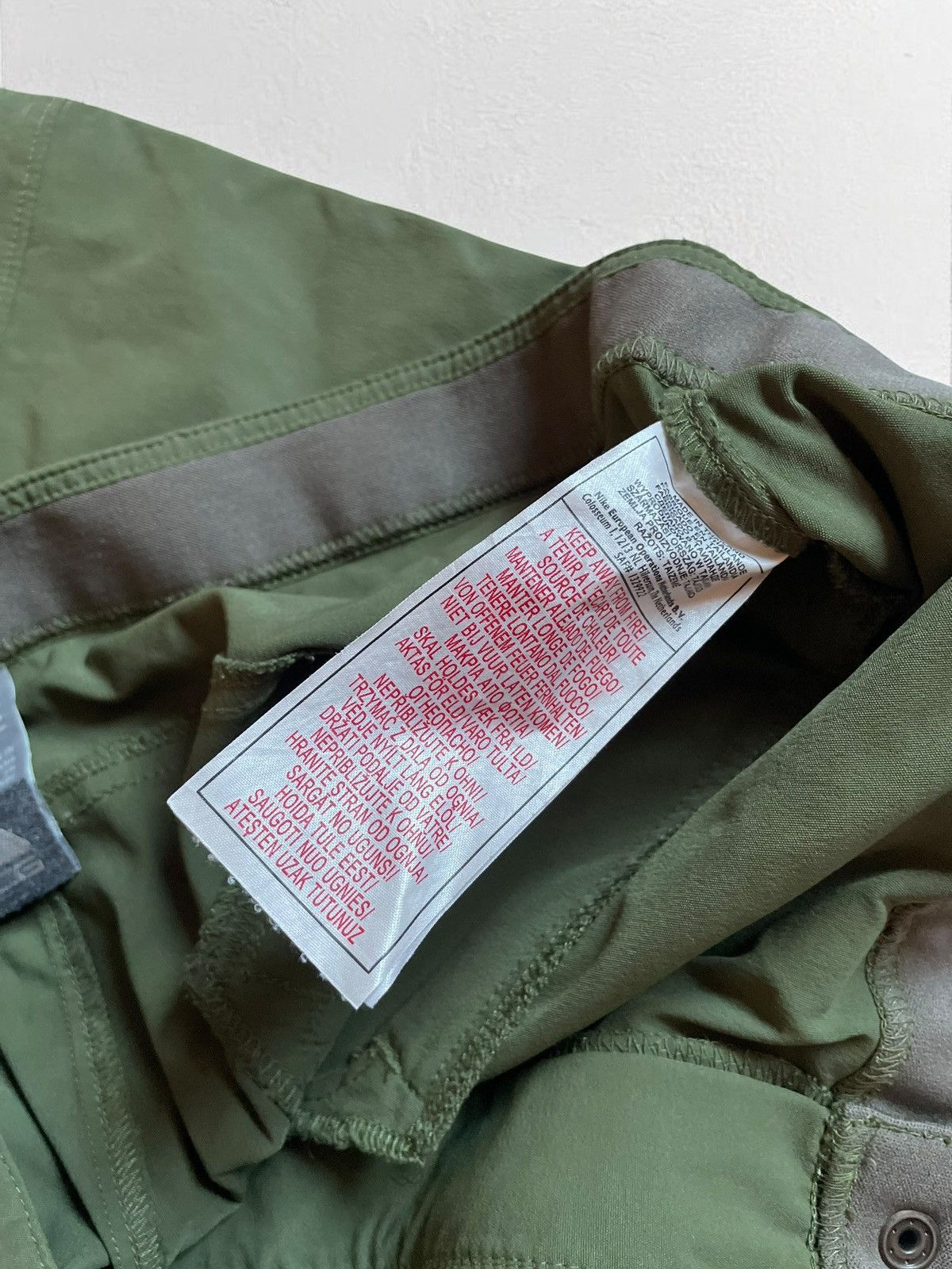 Nike ACG × Vintage OFFER!🫵🏻 NIKE ACG BIG LOGO CARGO POCKE SHORTS BERMUDA VINTAGE Size US 34 / EU 50 - 9 Thumbnail