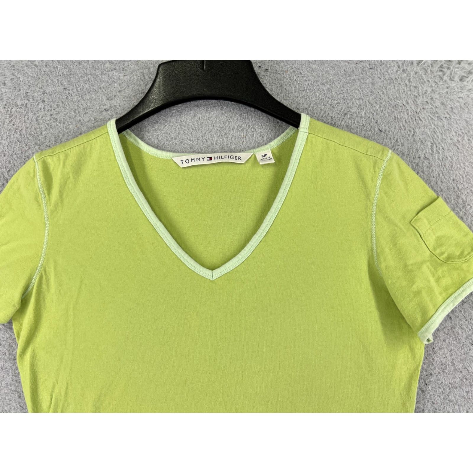 Tommy Hilfiger VINTAGE Tommy Hilfiger Women's T-Shirt Short Sleeve Pullover Casual Cotton Green Small 90s Designer Size S / US 4 / IT 40 - 4 Thumbnail
