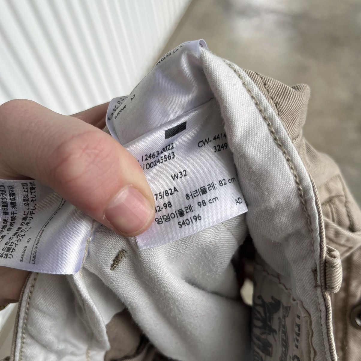 Levi's × Vintage Y2K Levi's white tab cargo shorts skater workwear style 32 Size US 32 / EU 48 - 5 Thumbnail