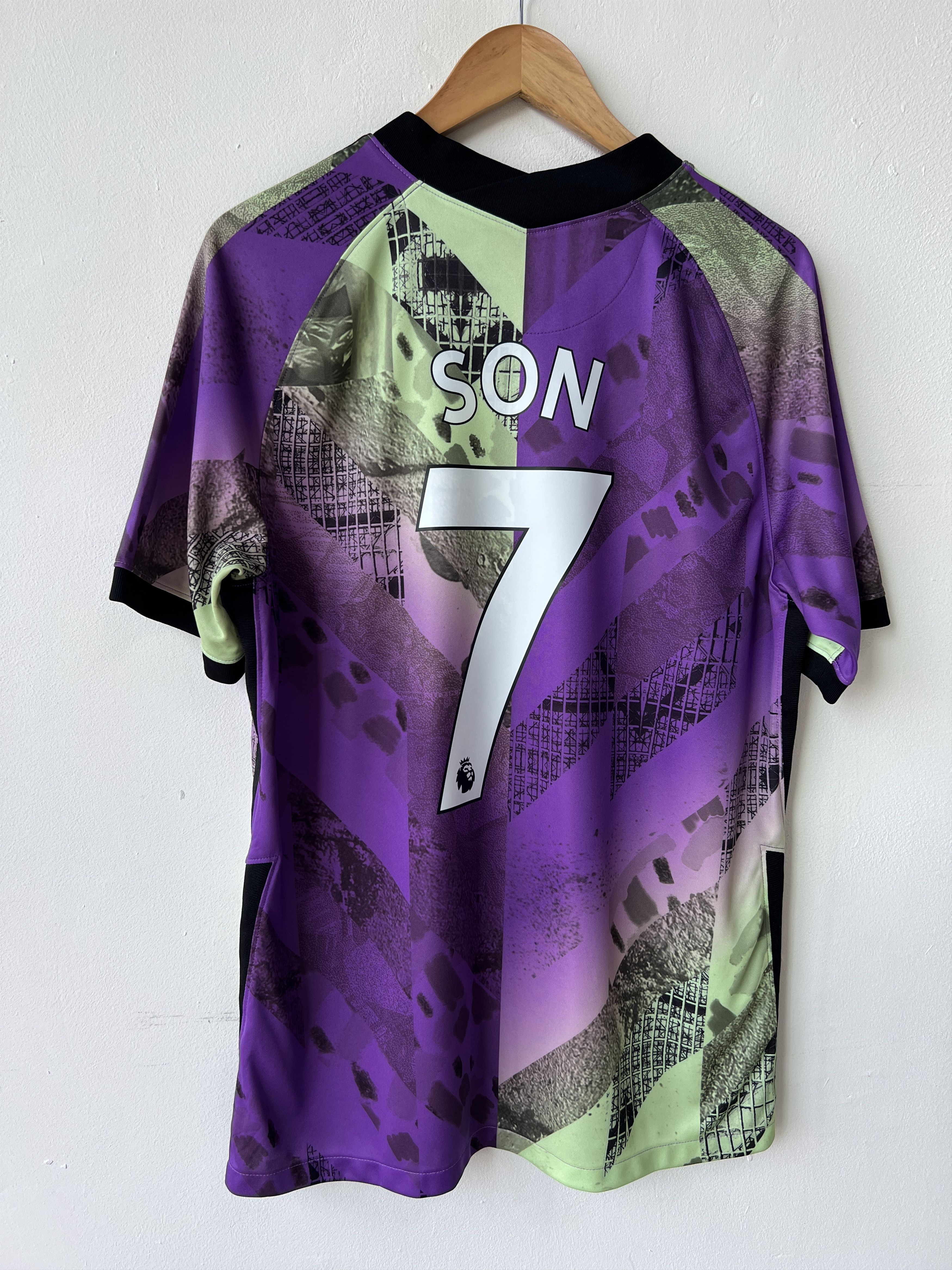 Nike (L) Tottenham Spurs 2021-22 Third Kit Son #7 Size US L / EU 52-54 / 3 - 7 Thumbnail