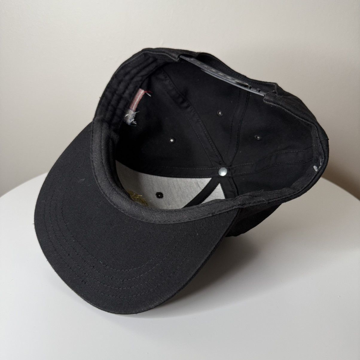 Vintage Vintage Black Snapback Cap With Gold Badge – Union Workers Size ONE SIZE - 7 Thumbnail