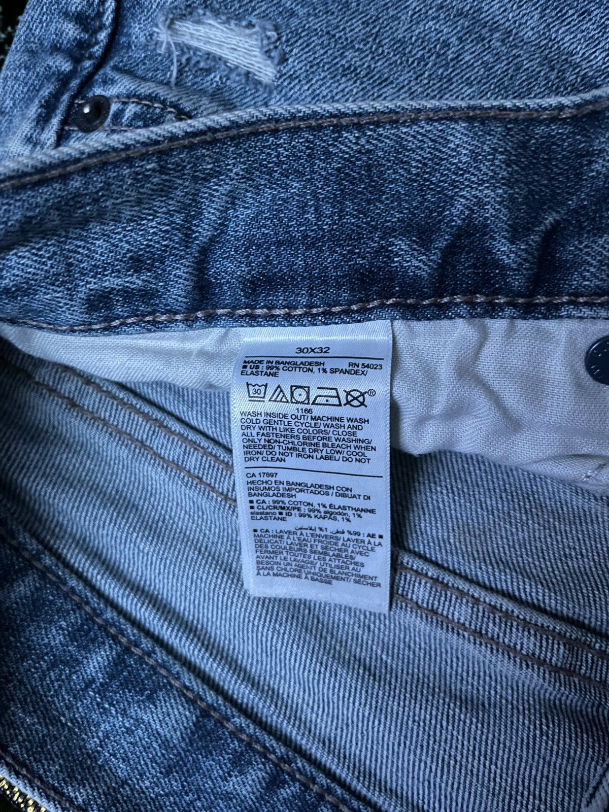Old Navy Old Navy Slim Fit Light Wash Jeans 30x32 Size US 32 / EU 48 - 4 Thumbnail