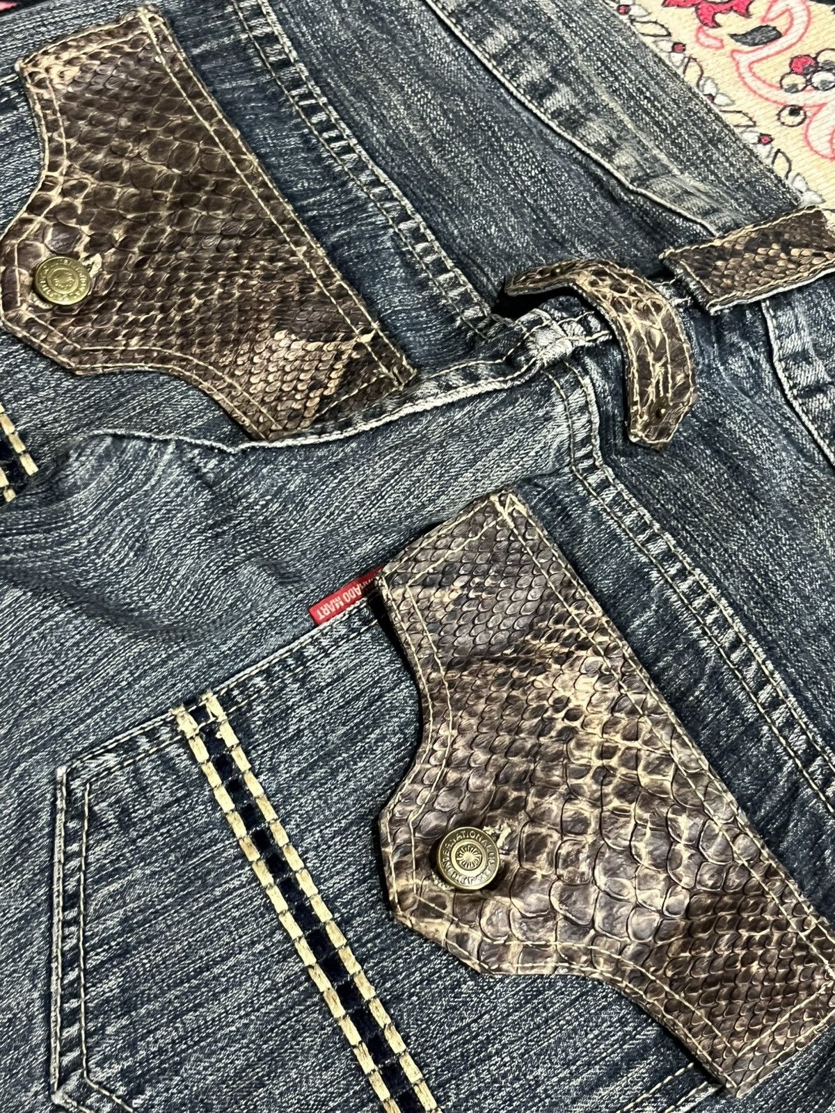 Tornado Mart Tornado Mart Python Pocket Distressed Blue Wash Flare Jeans Size 30" / US 8 / IT 44 - 8 Thumbnail