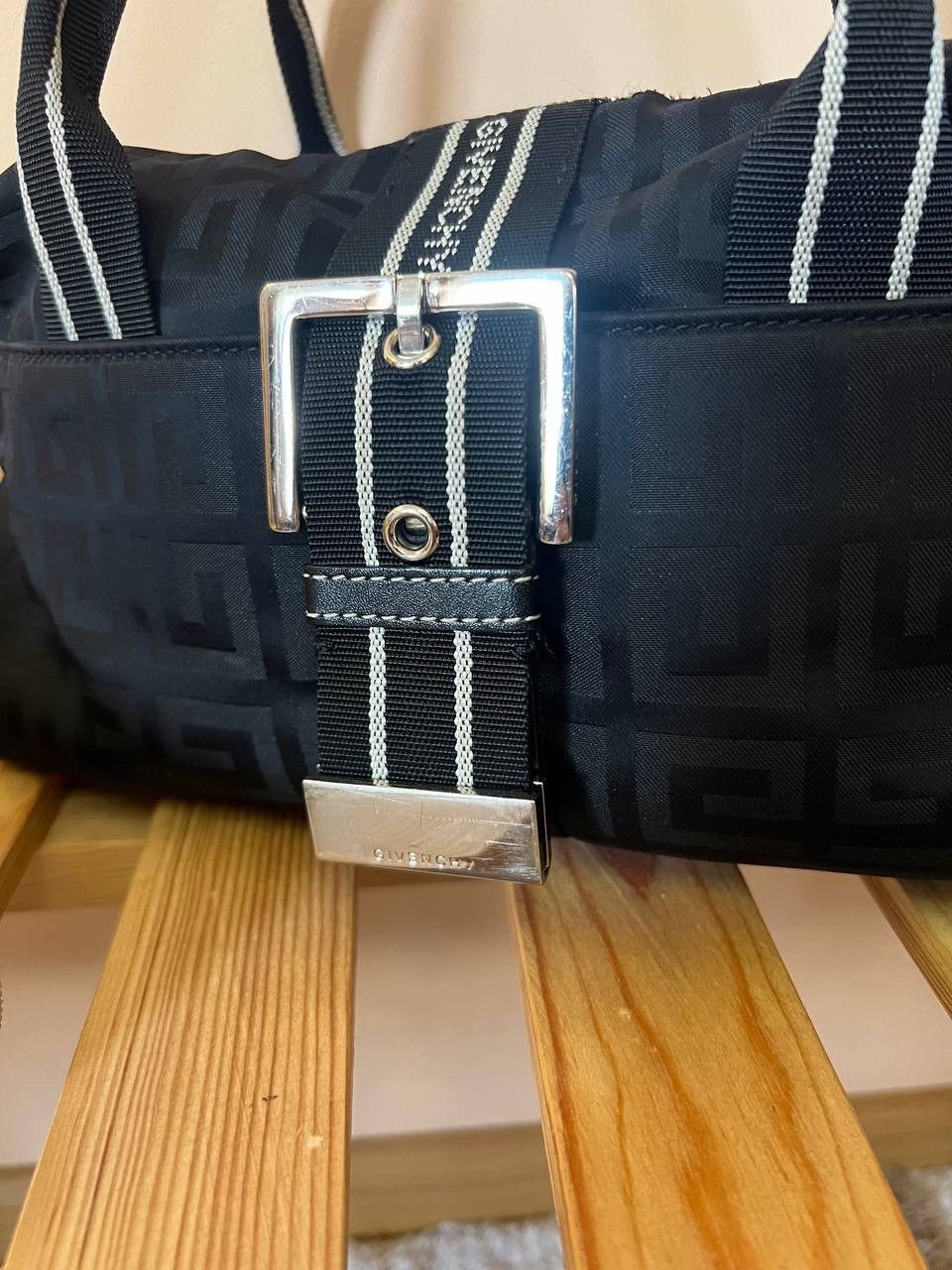 Givenchy Givenchy Black Monogram Nylon Shoulder Bag Size ONE SIZE - 4 Thumbnail
