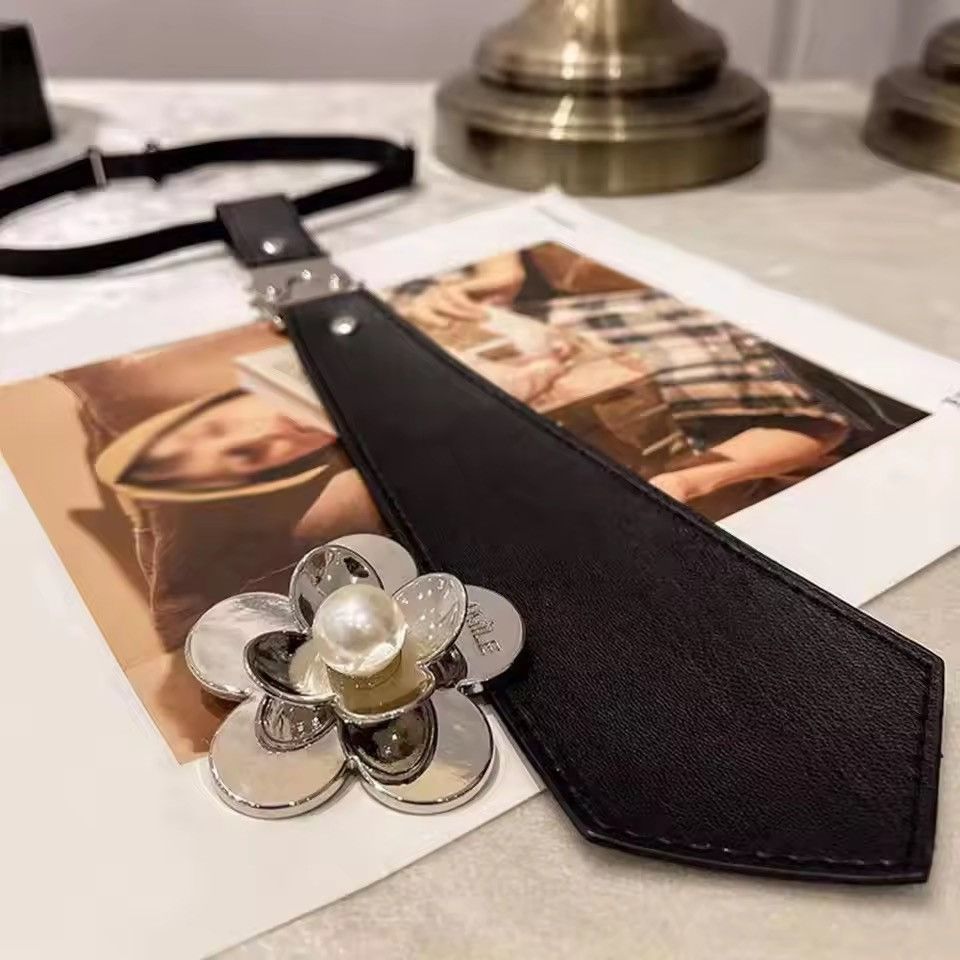 Japanese Brand × Leather Flower faux leather tie aesthetic Size ONE SIZE - 5 Thumbnail