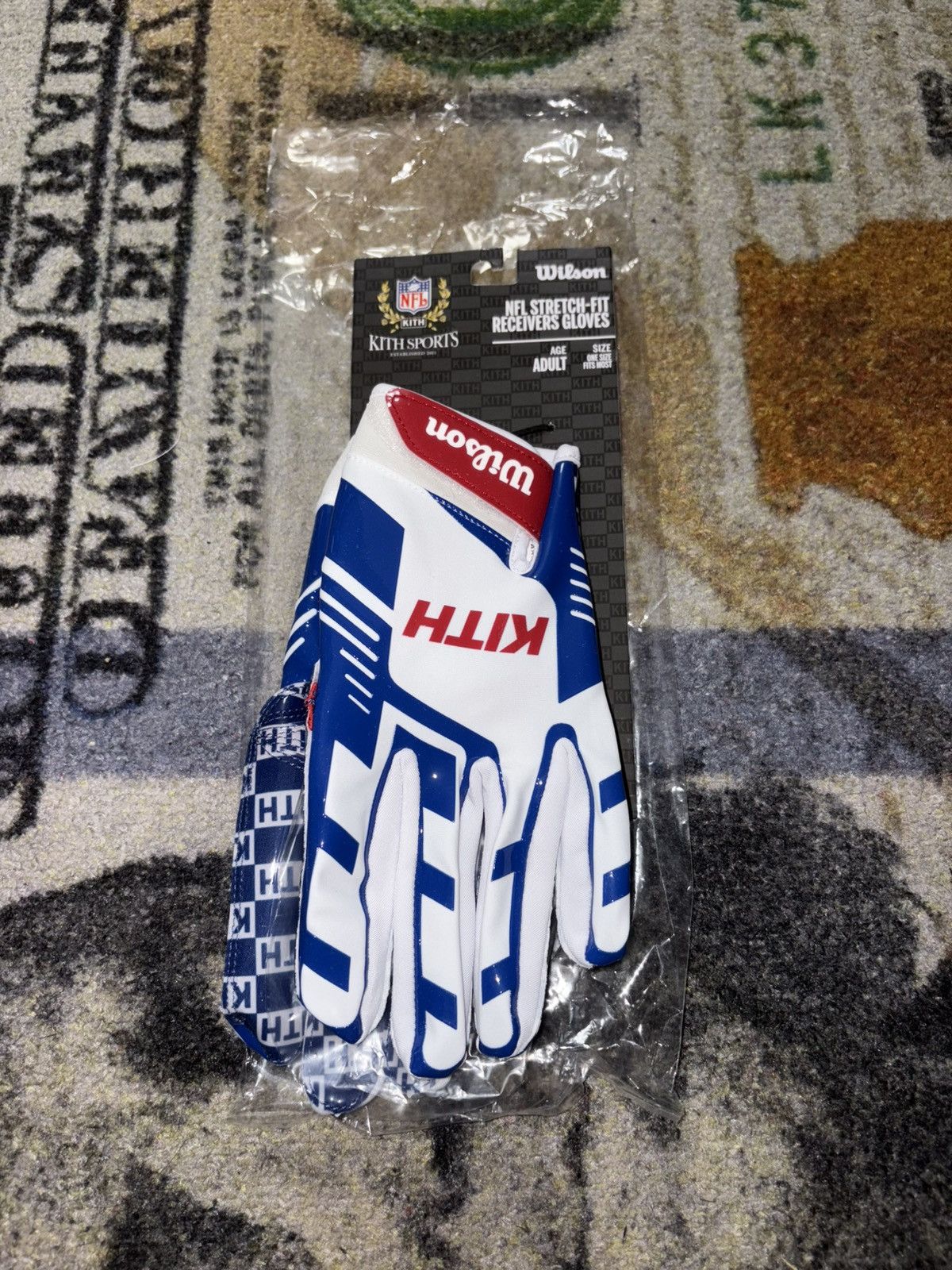Kith × NFL Kith Wilson for NFL Receiver Gloves Size ONE SIZE - 3 Thumbnail