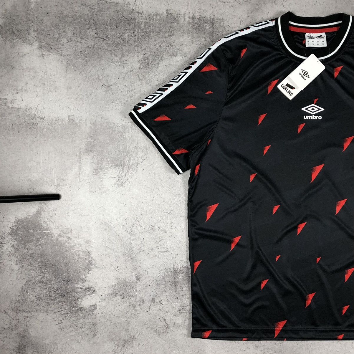 Umbro Umbro Carling Soccer Jersey BNWT Size US XL / EU 56 / 4 - 9 Thumbnail