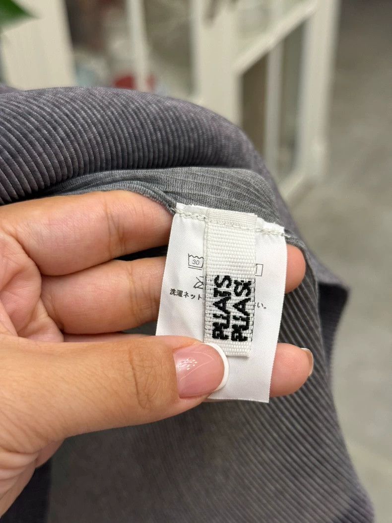 Issey Miyake Issey Miyake size:3 Dark grey pleated high-necked T-shirt Size XS / US 0-2 / IT 36-38 - 4 Thumbnail