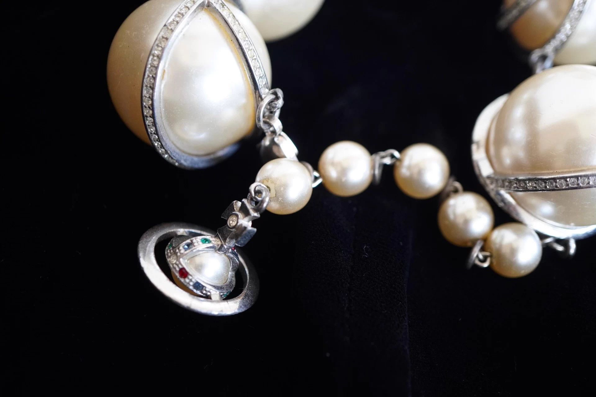 Vivienne Westwood Vivienne Westwood 1999 Giant Pearl Bracelet Worn Size ONE SIZE - 8 Thumbnail