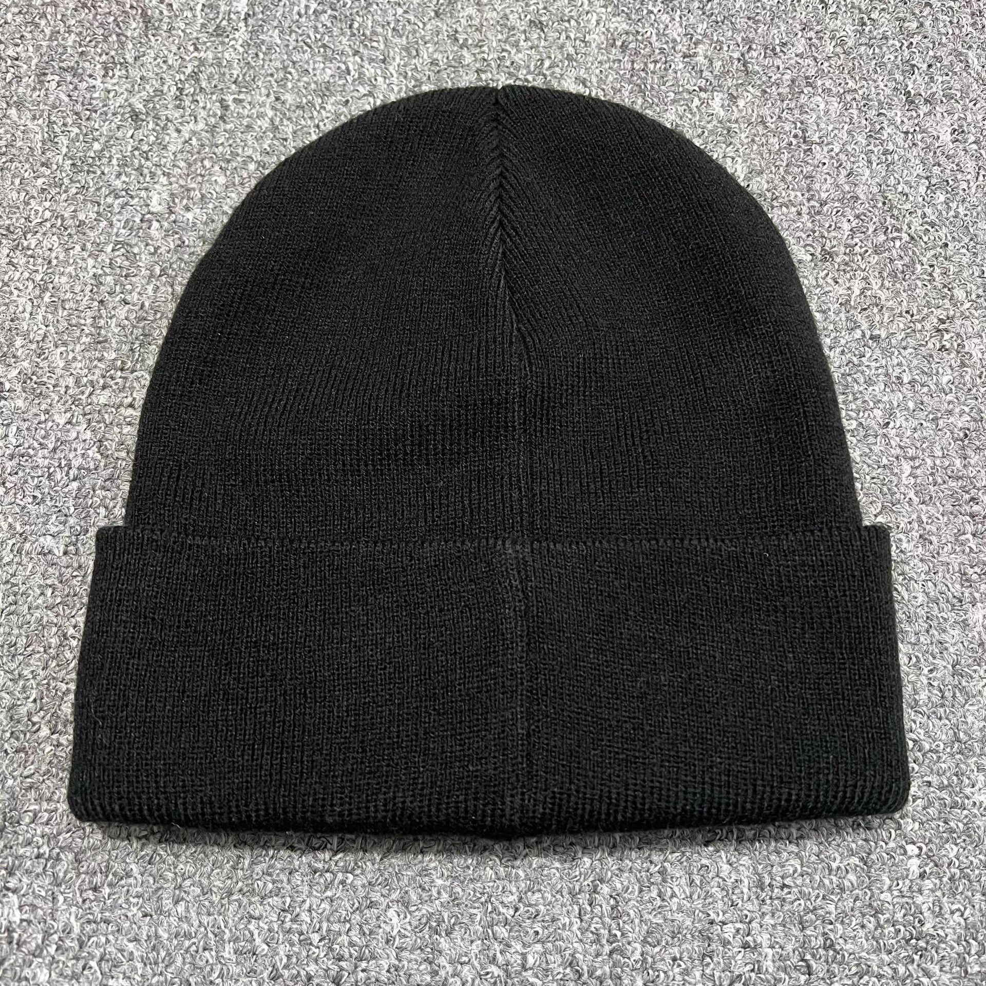 Cross Colours Cross Colours appliqué embroidered knit beanie Q7 Size ONE SIZE - 3 Thumbnail