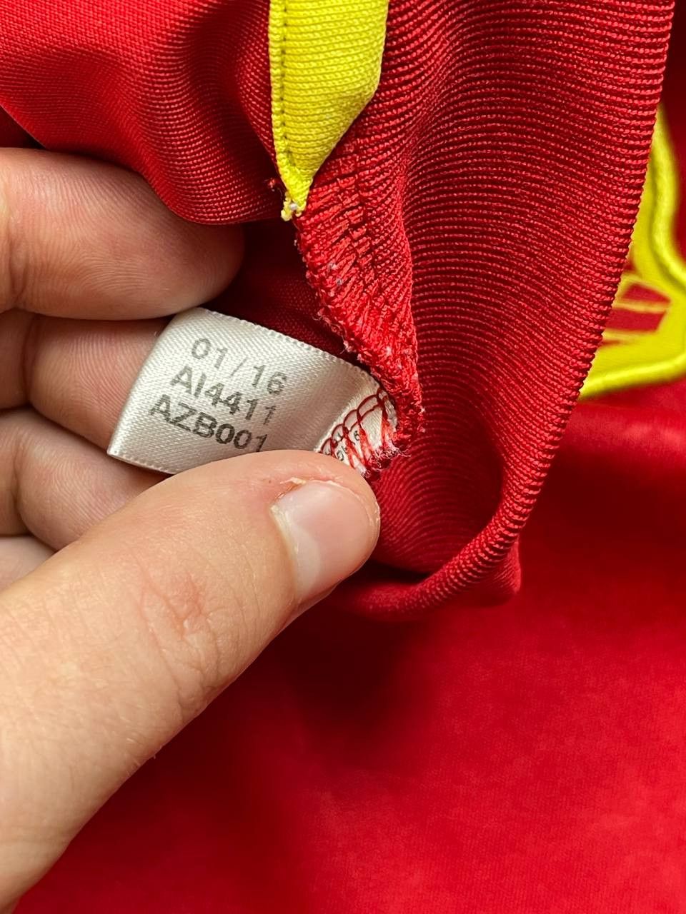 Adidas Vintage Adidas 2016/2017 Spain Soccer Home Jersey Size L Size US L / EU 52-54 / 3 - 4 Thumbnail