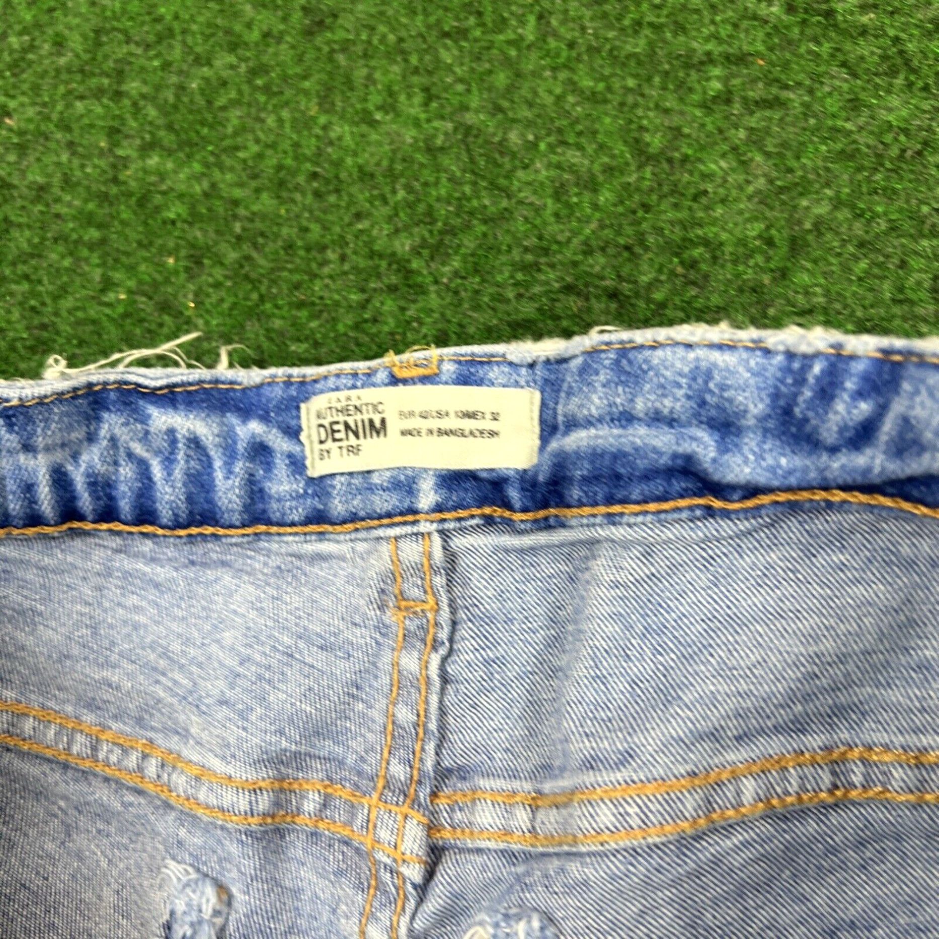 Zara ZARA High Waisted Light to Medium Wash Jean Shorts Women's Size 10 Size 32" / US 10 / IT 46 - 5 Thumbnail
