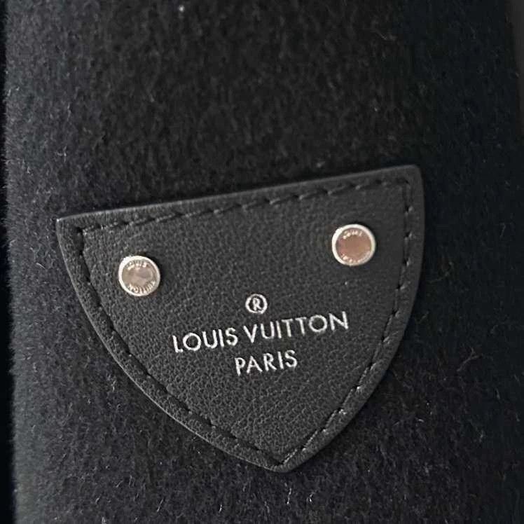 Louis Vuitton Louis Vuitton short sleeves Size US L / EU 52-54 / 3 - 9 Thumbnail