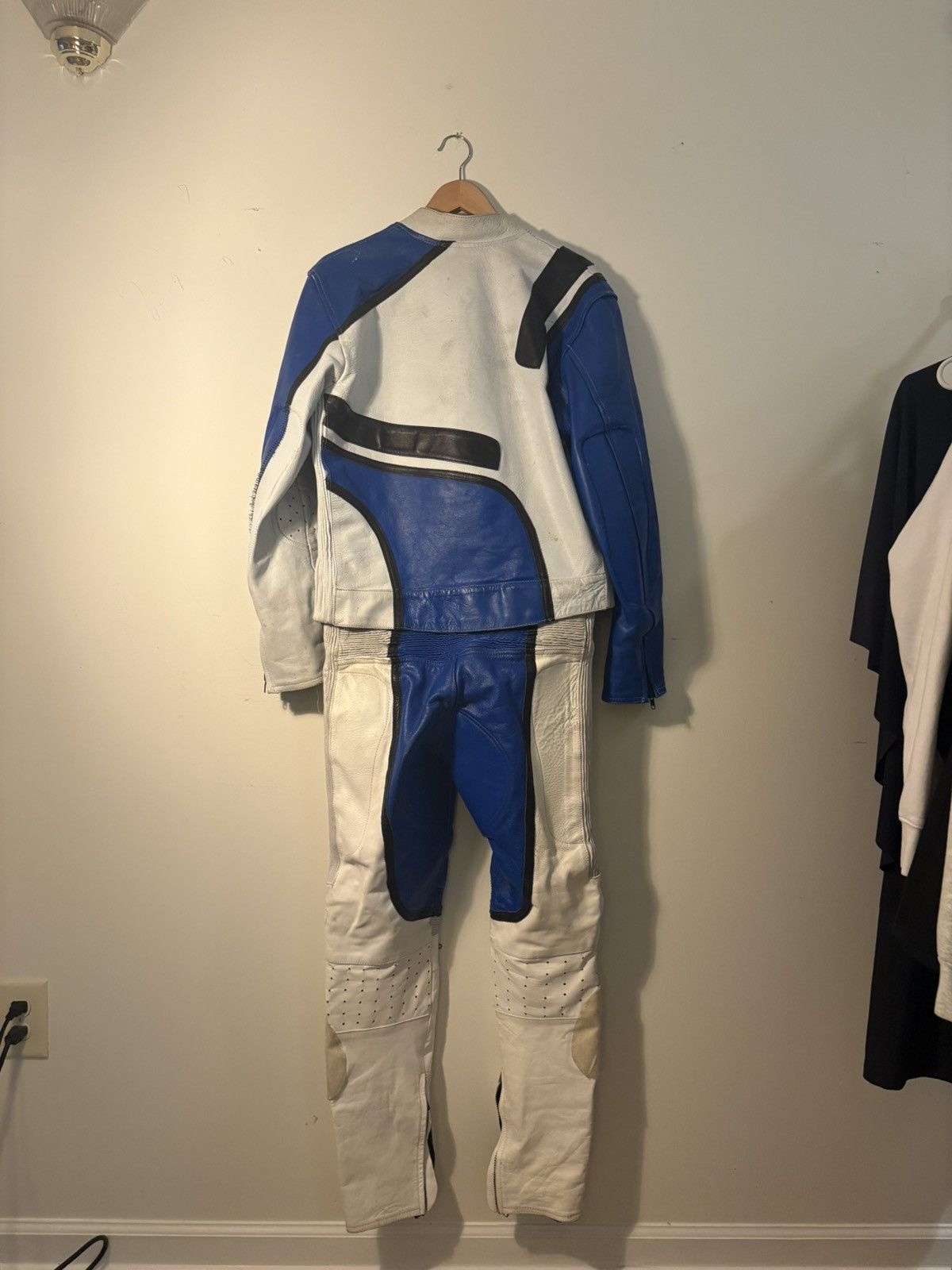 Leather Motorcycle Racing Suit Vintage Size US L / EU 52-54 / 3 - 7 Thumbnail