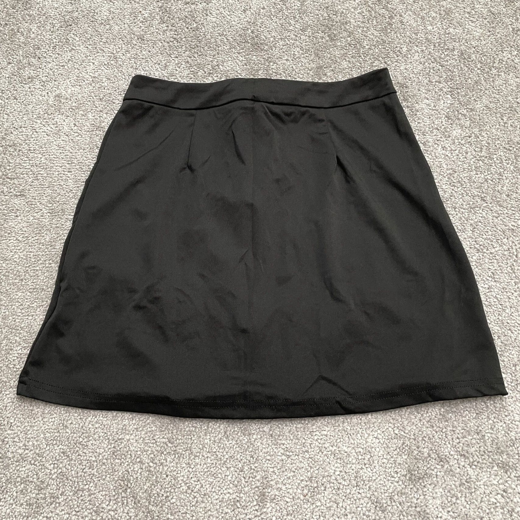 Shein Shein Skirt Womens Medium Black Floral Embroidered Short Mini Full Zip 28x16.5 Size 32" / US 10 / IT 46 - 2 Thumbnail