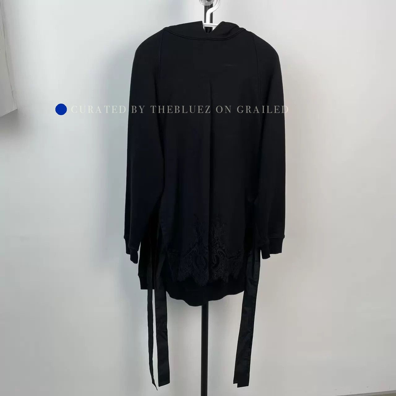 Valentino Minimalist Black Sweatshirt in XS Size US XS / EU 42 / 0 - 1 Thumbnail