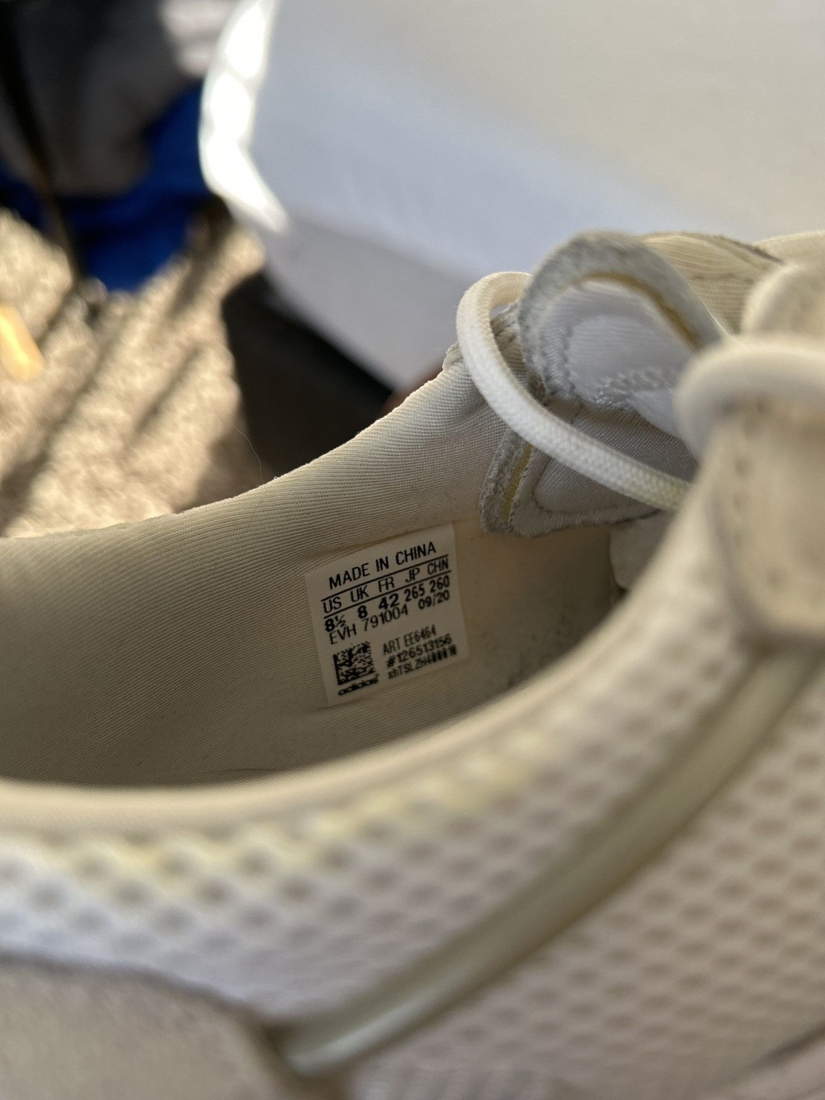 Adidas adidas OZWEEGO white Size US 8.5 / EU 41-42 - 6 Thumbnail