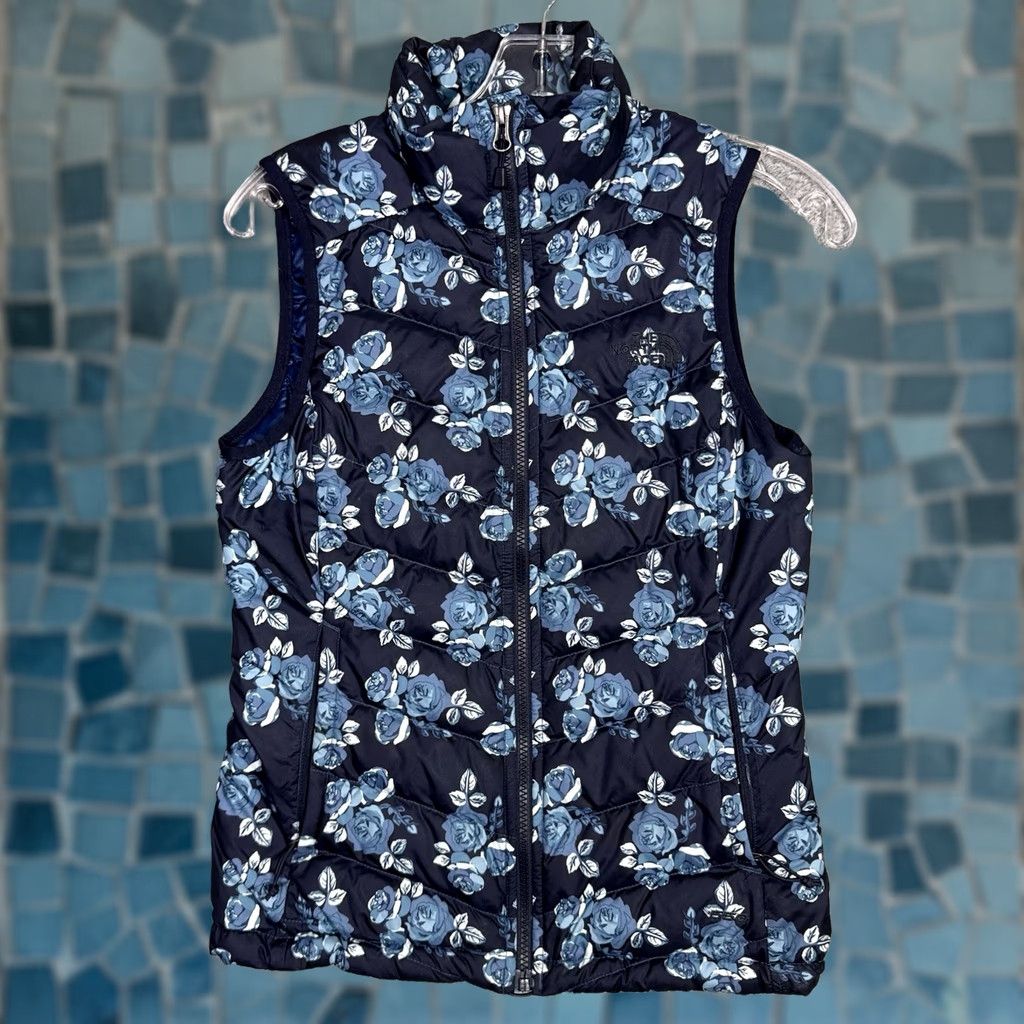 The North Face VINTAGE The North Face Puffer Vest 550 Goose Down Womens XS Blue Floral Zip Flare Size XS / US 0-2 / IT 36-38 - 1 Thumbnail