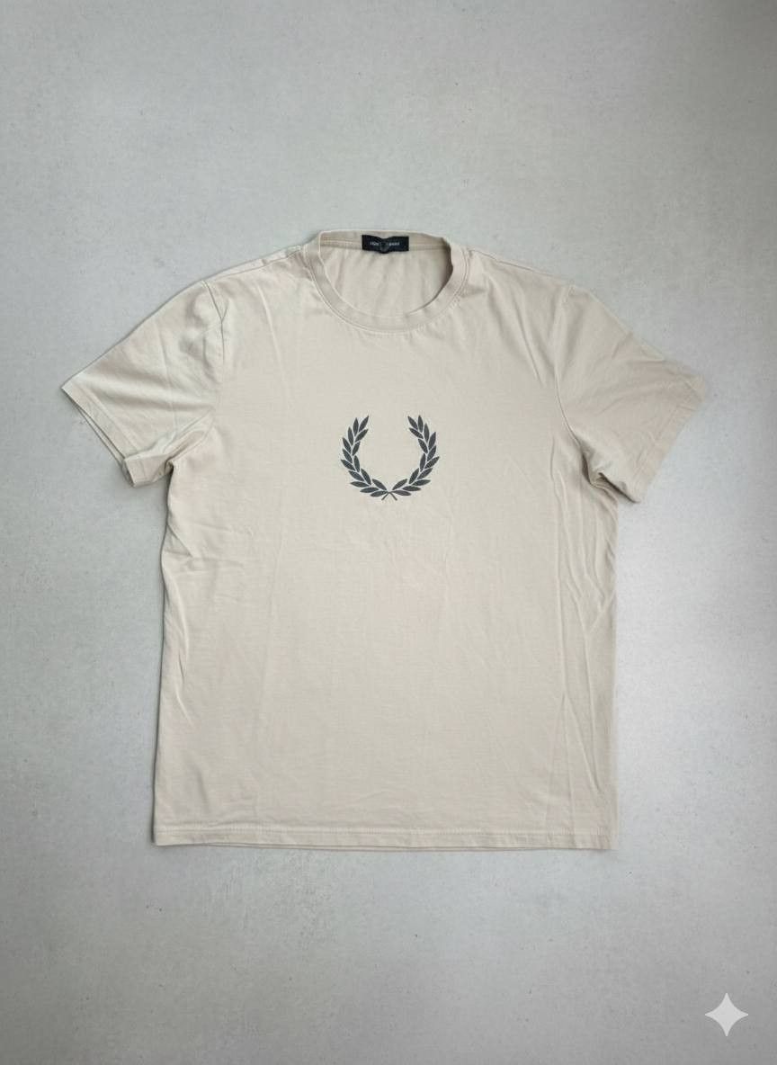 Fred Perry Fred Perry Laurel Wreath Graphic T-Shirt Beige Size L Size US L / EU 52-54 / 3 - 1 Thumbnail