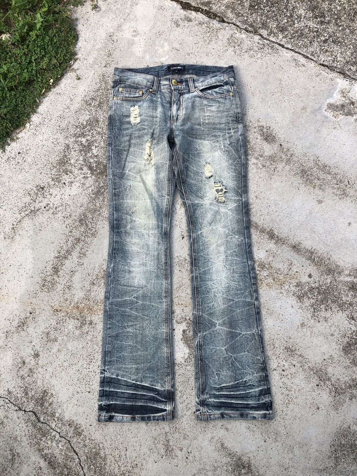Japanese Brand FLARED LOWBOX DISTRESSED JEANS Size US 30 / EU 46 - 1 Thumbnail