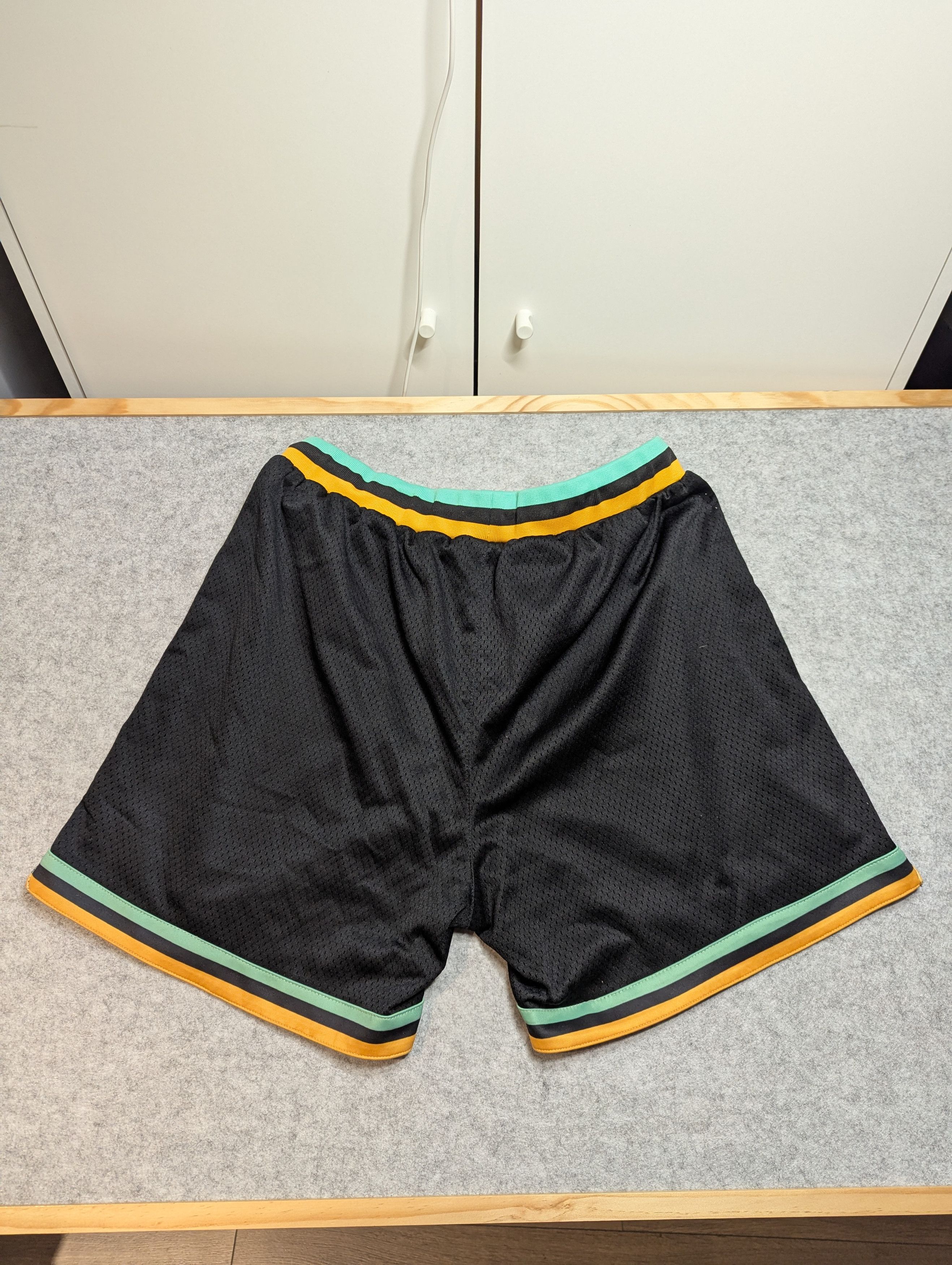 Vintage Kinetic Kings Active Shorts- Black / Green / Yellow- Size L Size US 33 - 2 Thumbnail